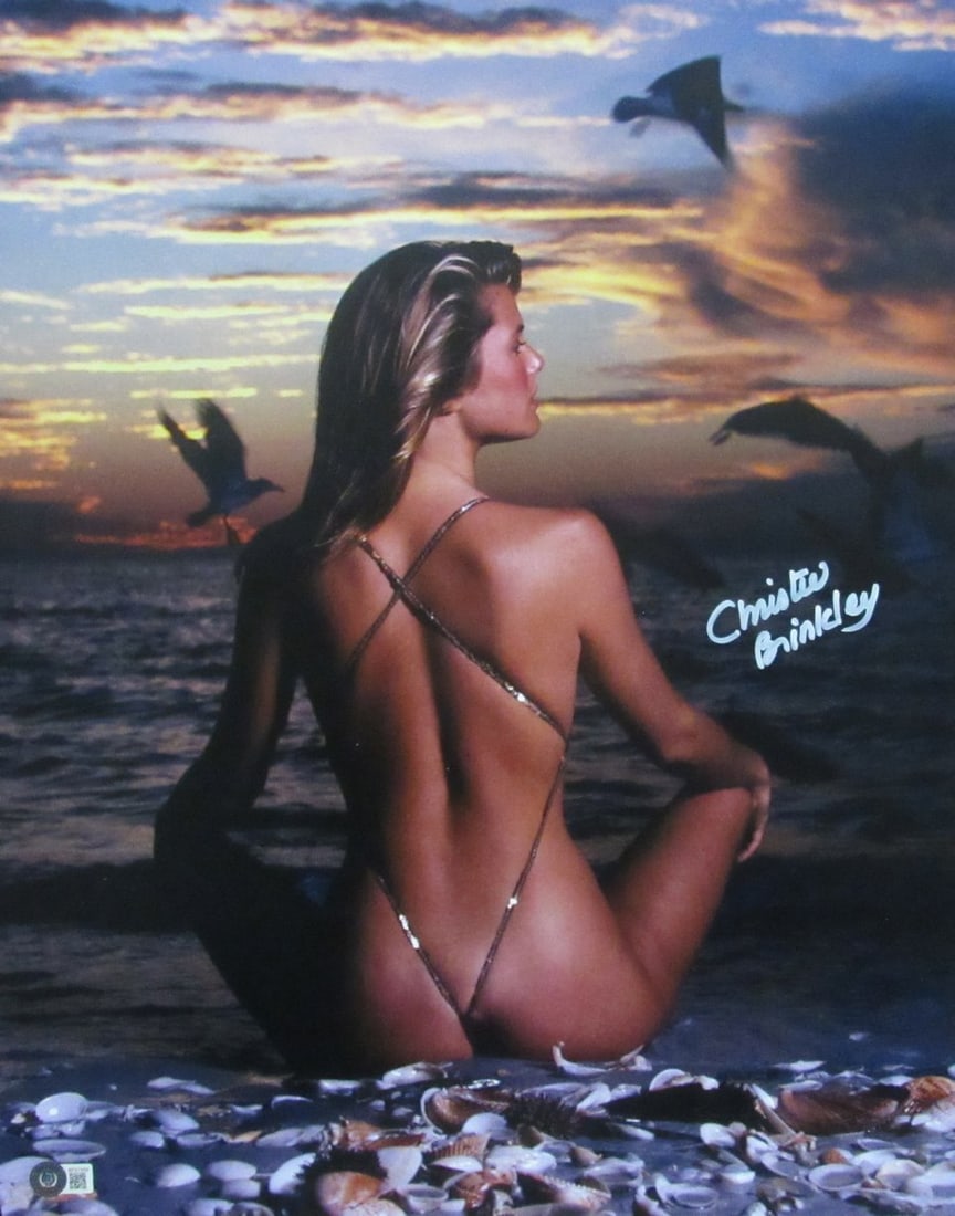 Christie Brinkley Photo 16x20 Beckett Autographed: Christie Brinkley Photo 16x20 Beckett Autographed Christie Brinkley's 16x20 Beckett autographed photo is a stunning piece of memorabilia. This officially authenticated photo, verified by BAS/Beckett, 
