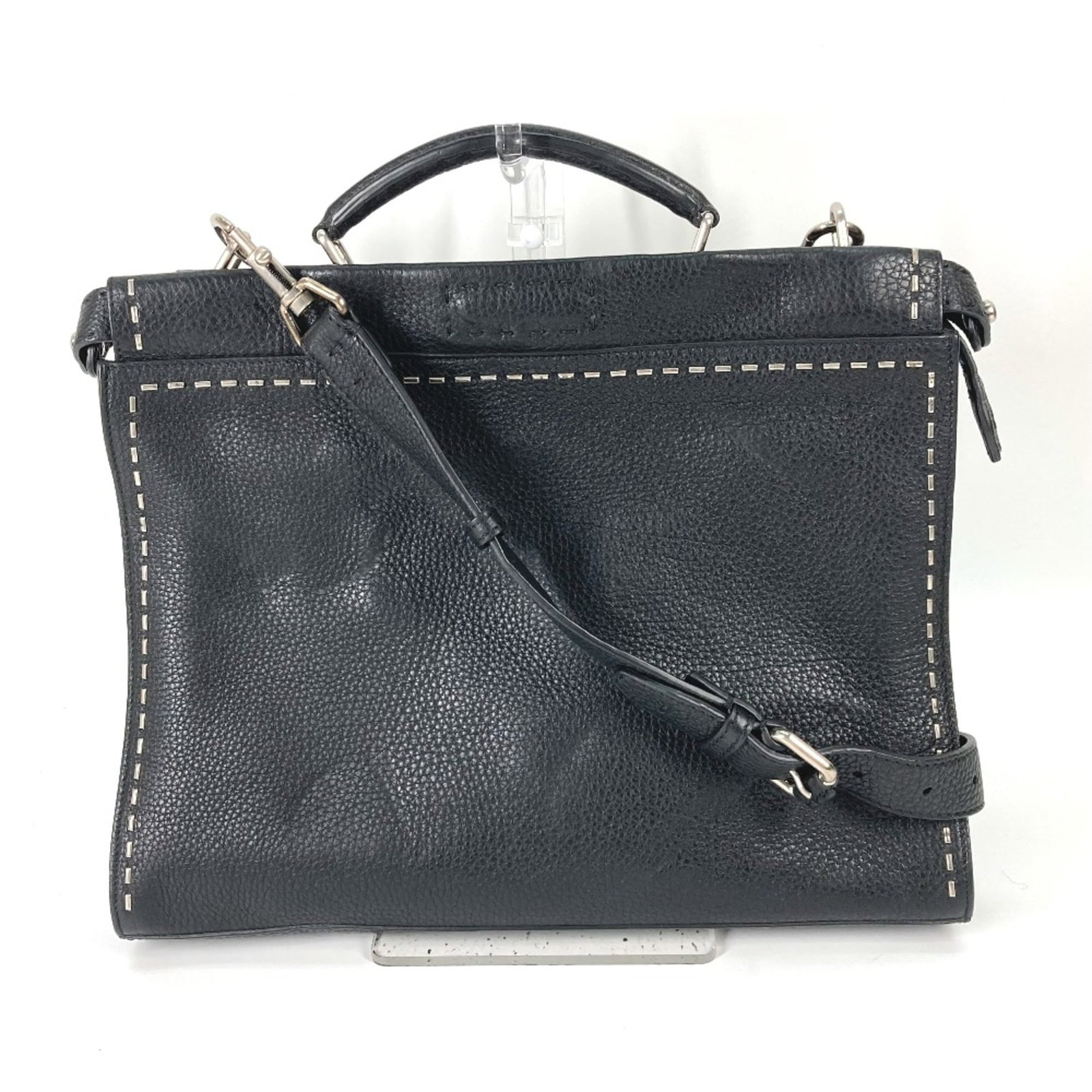FENDI Handbag Leather: FENDI Handbag Leather Black Fendi leather handbag with clean lines and classic design, measuring 28.5cm x 36.5cm x 5cm. This like-new handbag features a sturdy leather construction and a shoulder