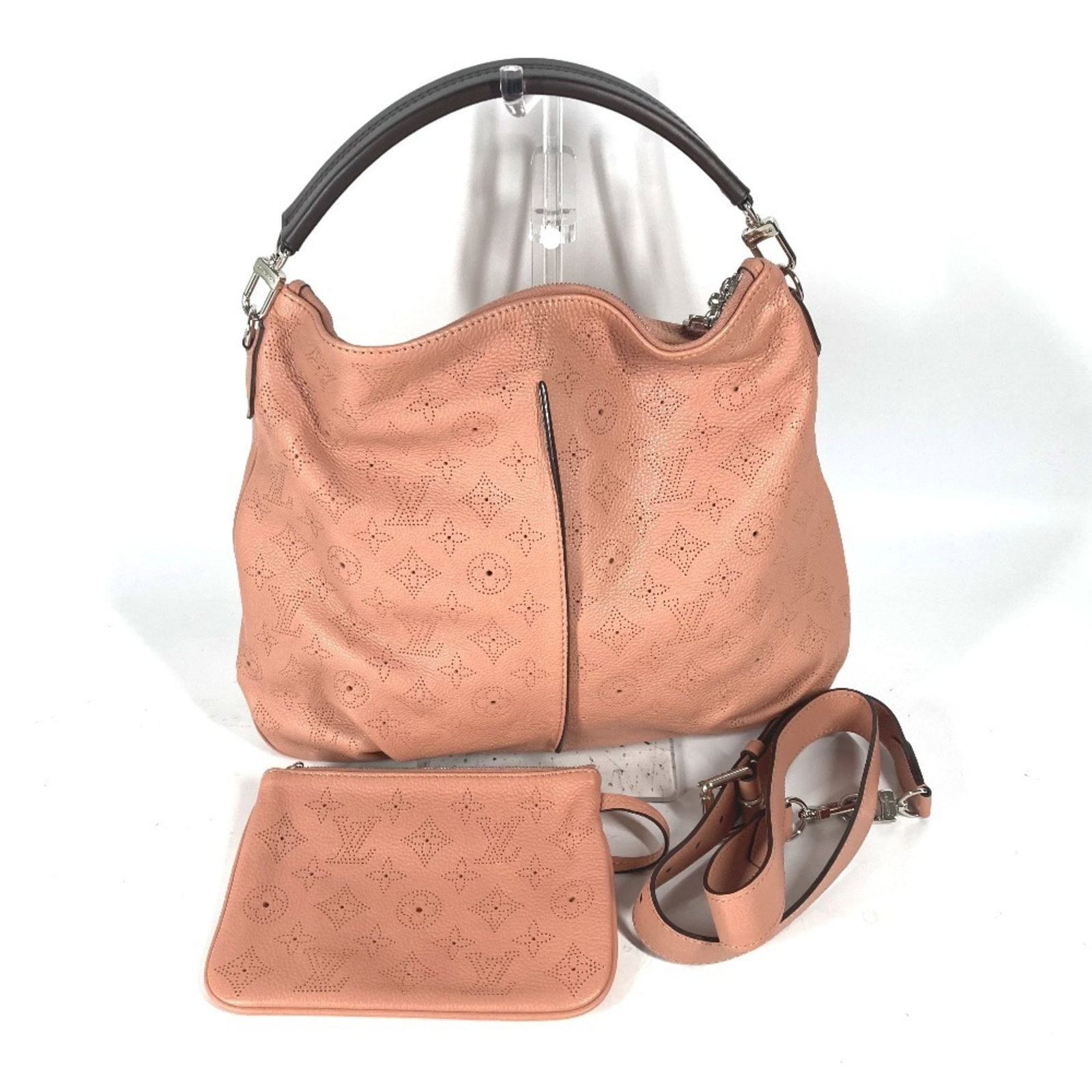 LOUIS VUITTON Handbag Pouch Shoulder Bag Tote Bag Monogram Mahina Leather Leather: LOUIS VUITTON Handbag Pouch Shoulder Bag Tote Bag Monogram Mahina Leather Leather Monogram Mahina leather Louis Vuitton bag features a classic pink and rose color combination. This like-new used tote 