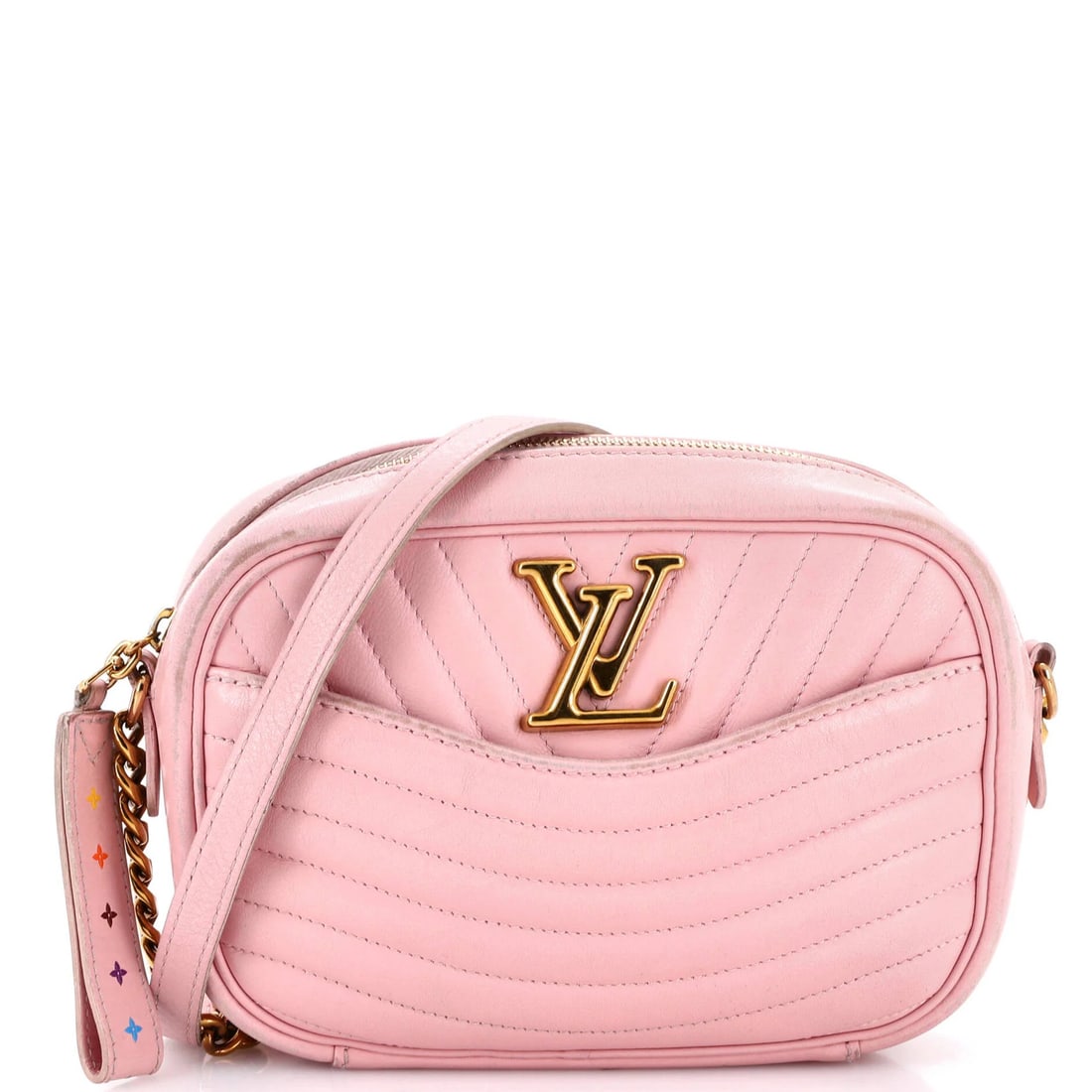 New Wave Camera Bag Quilted Leather Louis Vuitton: New Wave Camera Bag Quilted Leather Louis Vuitton Pink quilted leather Louis Vuitton cross body bag with a gold hardware and microfiber interior. The bag features heavy edge wear, heavy corner wear, s