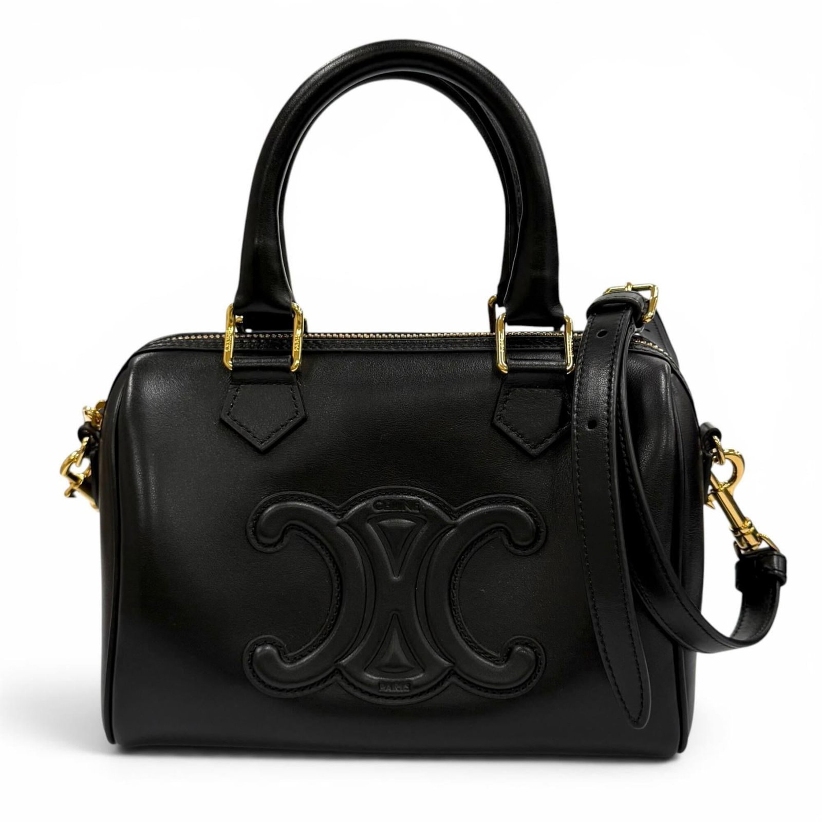 CELINE Shoulder Bag Leather: CELINE Shoulder Bag Leather Smooth calf leather black shoulder bag from Celine, Italy, measures 15.5cm x 20cm x 10cm. Like new, with no visible wear, this leather bag is in excellent condition and may