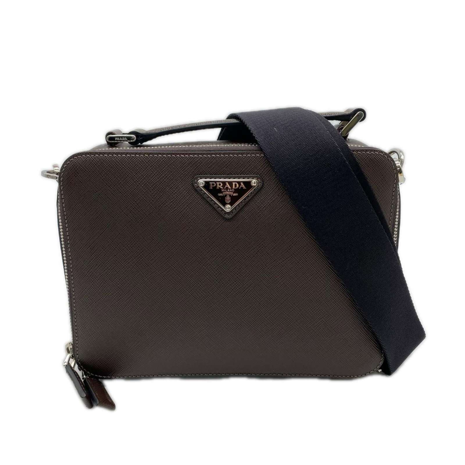 PRADA Shoulder Bag Saffiano: PRADA Shoulder Bag Saffiano Saffiano leather craftsmanship meets timeless design in this Prada shoulder bag, featuring a classic brown hue and RFID-blocking material for added security. With a spaciou
