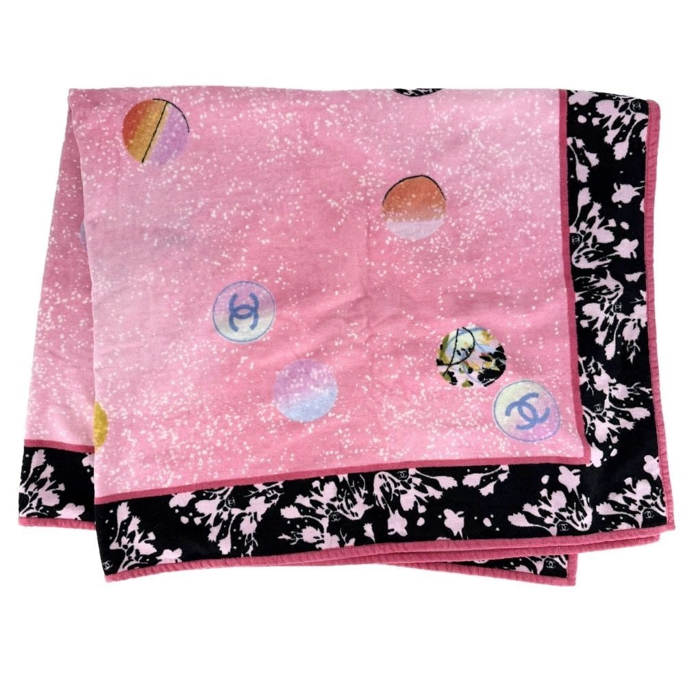 Coco Chanel Logo Cotton Beach Pink Black 59.1x50.4in Towel Blanket: Coco Chanel Logo Cotton Beach Pink Black 59.1x50.4in Towel Blanket Item Specifics: Brand: CHANEL Type: Bath Mitt Size: 150x128 cm Color: Pink and Black Material: Cotton Product Disclaimer: Measurement