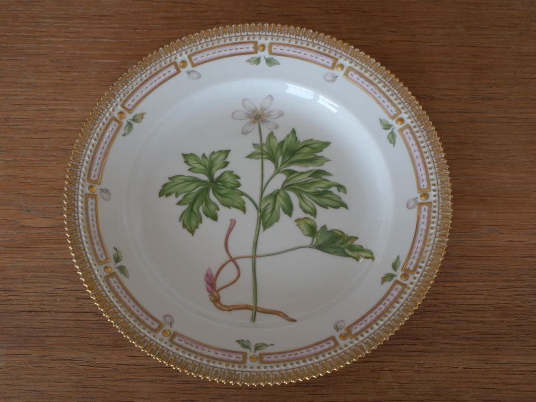 Royal Copenhagen Flora Danica Dinner Plate 10.4in Anemone nemorosa L Tableware: Royal Copenhagen Flora Danica Dinner Plate 10.4in Anemone nemorosa L Tableware Item Specifics: Origin: Scandinavia Pattern: Frora Antique: No Shape: Round Occasion: All Occasions Color: Multicolor Mat