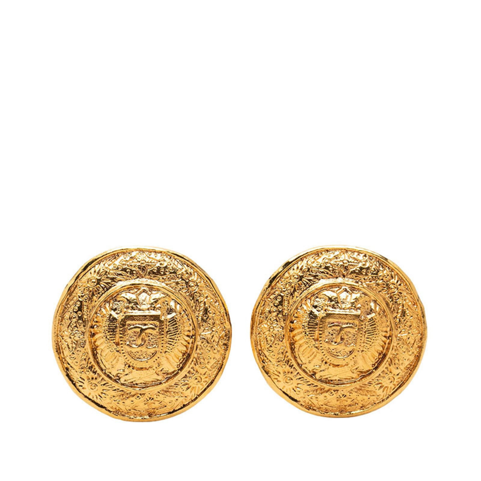 CHANEL Clip Earrings Gold Plating: CHANEL Clip Earrings Gold Plating Gold-plated Clip Earrings from CHANEL, featuring a sleek design with a subtle gold finish. The earrings are gently used with minor signs of wear, showcasing a very go