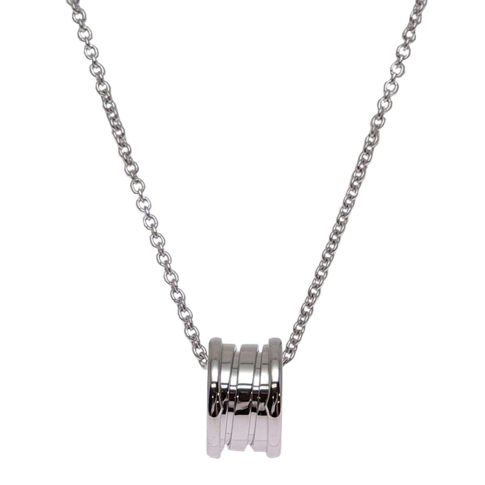 BVLGARI White Gold (18K): BVLGARI White Gold (18K) BVLGARI White Gold Necklace in Good Condition. This 18K white gold necklace boasts a classic design with a 14.8mm x 9mm pendant, set against a 40 cm chain. With visible signs 