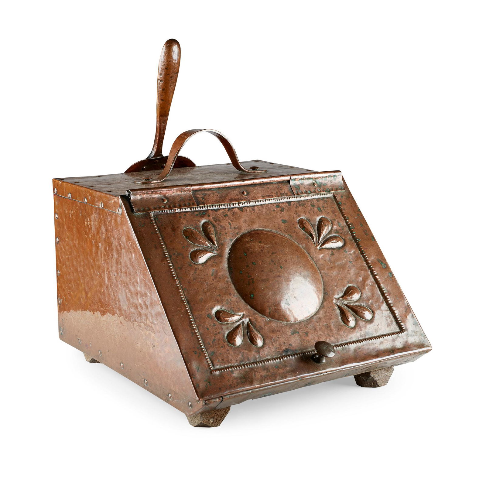 JOHN PEARSON (1859-1930) ARTS & CRAFTS COPPER COAL BIN,: JOHN PEARSON (1859-1930) ARTS & CRAFTS COPPER COAL BIN, CIRCA 1900 with repoussÃ© foliate decoration and hammered finish, the punched coal shovel with stamped maker's mark JP (33cm wide, 24.5cm high