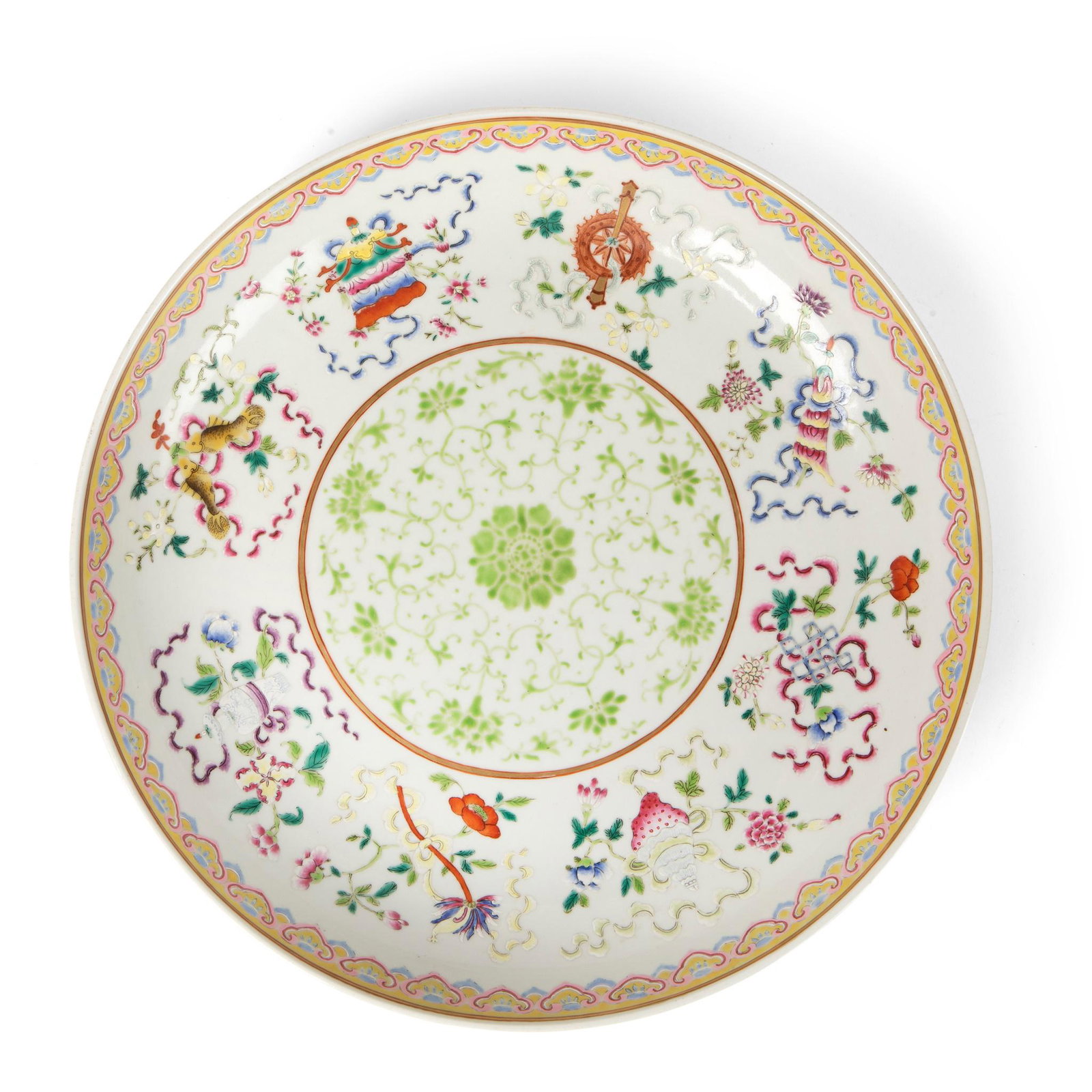 FAMILLE ROSE 'EIGHT BUDDHIST EMBLEMS' PLATE GUANGXU: finely enamelled with ribbon-tied Ashtamangala, the Eight Auspicious Buddhist Emblems surrounding the central medallion decorated with green-enamelled scrolling lotus, all under a ruyi-cloud band near