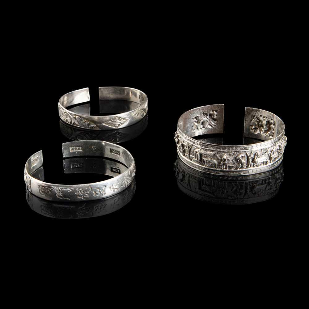 GROUP OF THREE SILVER BANGLES QING DYNASTY (1 of 4)