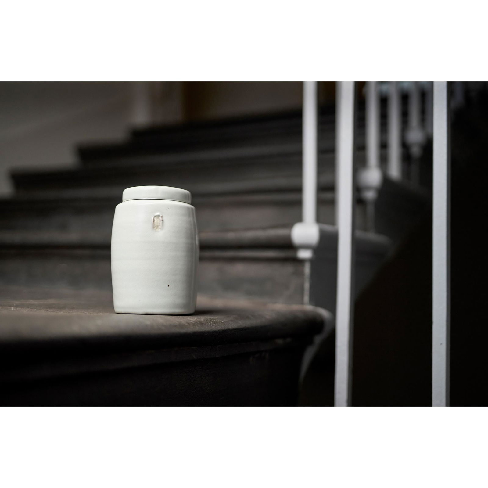 Â§ EDMUND DE WAAL (BRITISH 1964-) JAR AND COVER (1 of 2)