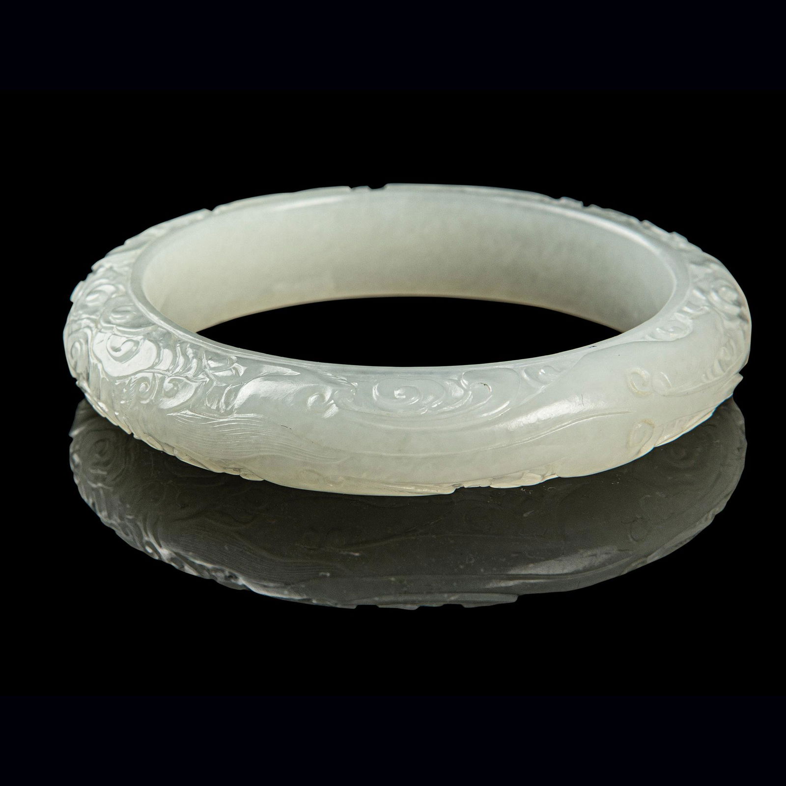 WHITE JADE 'DRAGON' BANGLE QING DYNASTY, 19TH CENTURY (1 of 1)