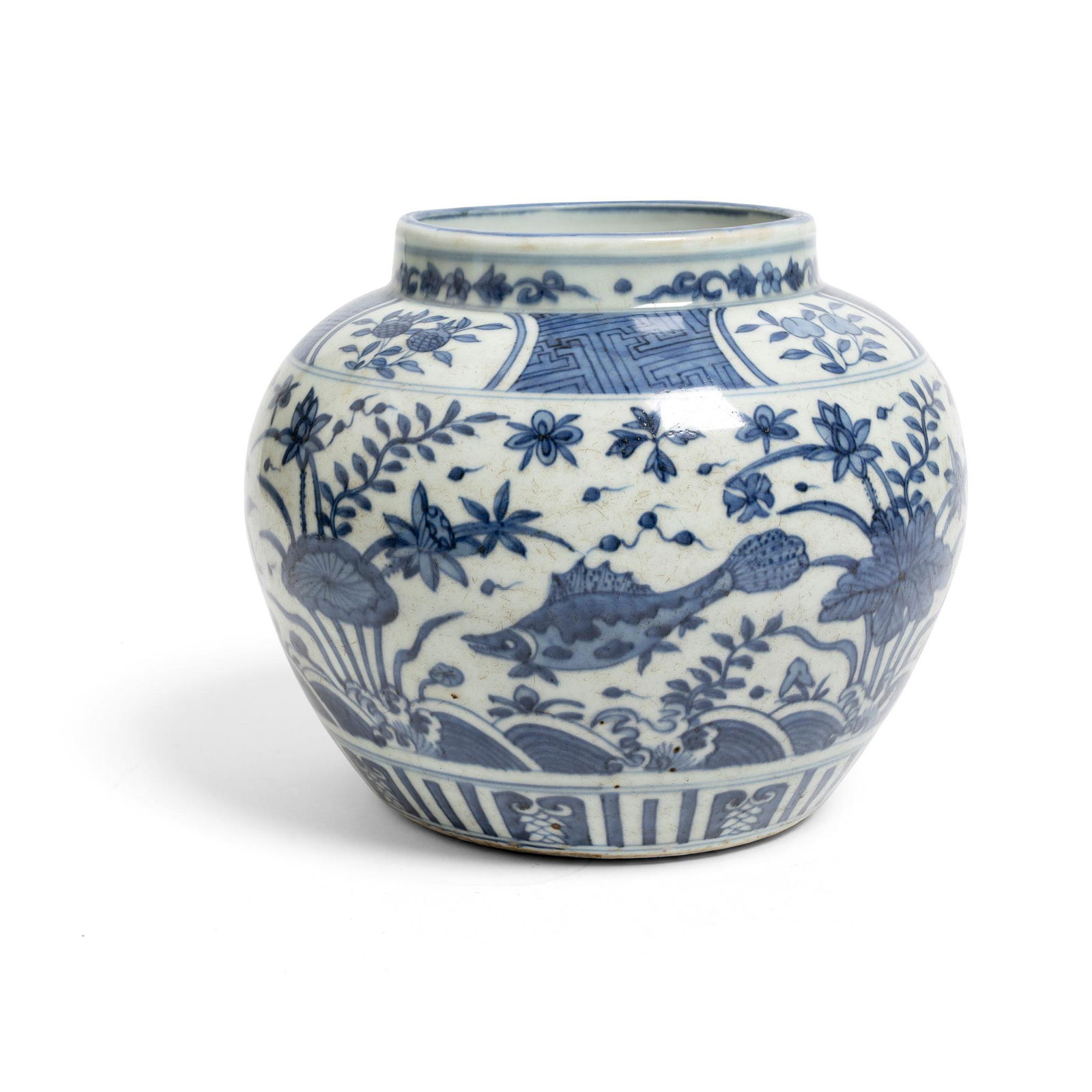 BLUE AND WHITE 'FISH' JAR MING DYNASTY, WANLI PERIOD (1 of 1)