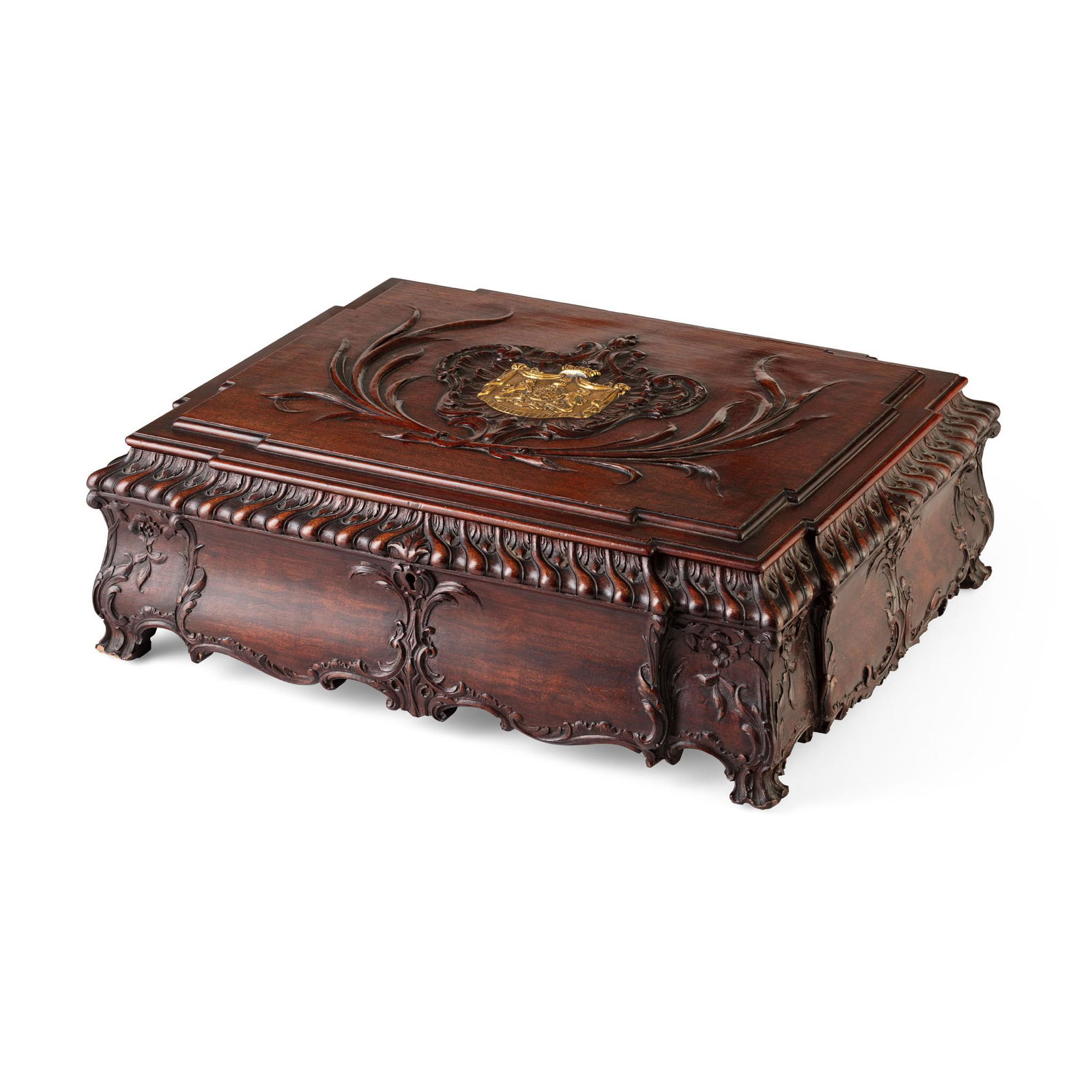 GEORGE III STYLE MAHOGANY BOX, AFTER A DESIGN BY THOMAS: GEORGE III STYLE MAHOGANY BOX, AFTER A DESIGN BY THOMAS CHIPPENDALE, RETAILED BY H. SAMUEL LATE 19TH CENTURY the cover centrally mounted with the Royal Arms of George III in gilt metal (40cm wide, 13.