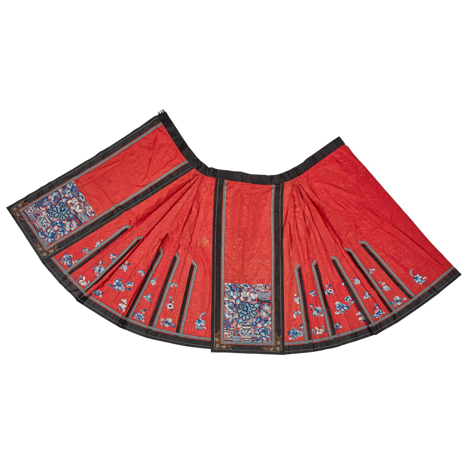 HAN CHINESE WOMAN'S EMBROIDERED RED SILK PLEATED SKIRT: HAN CHINESE WOMAN'S EMBROIDERED RED SILK PLEATED SKIRT LATE QING DYNASTY-REPUBLIC PERIOD, 19TH-20TH CENTURY æ¸…æœ«æ°‘åˆ ç´…åœ°åˆºç¹¡ç‰¡ä¸¹ç´‹é¦¬é¢è£™ the 