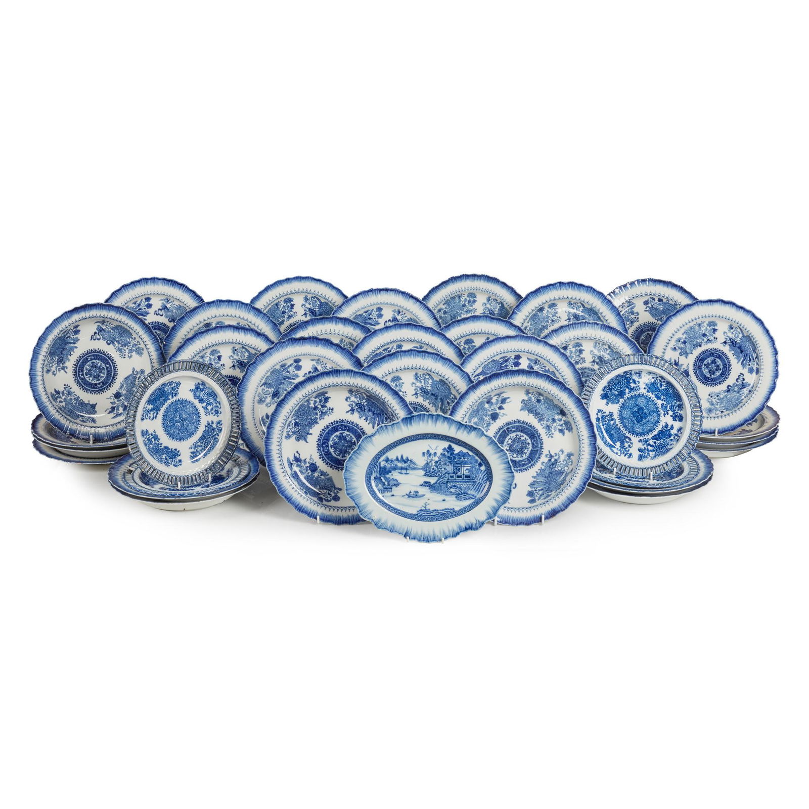 A CHINESE EXPORT PORCELAIN BLUE FITZHUGH PATTERN PART (1 of 3)