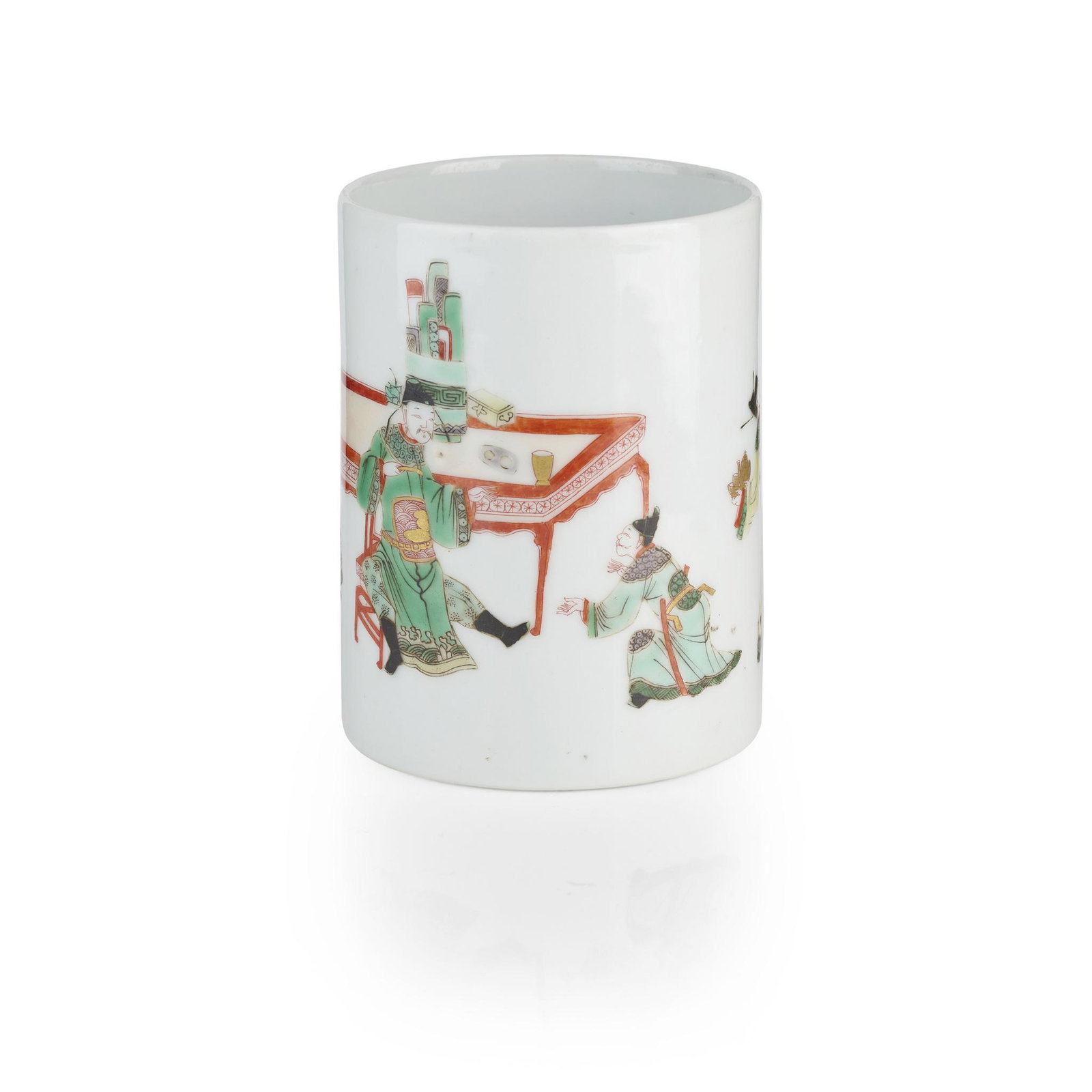 FAMILLE VERTE BRUSH POT QING DYNASTY, 19TH CENTURY: FAMILLE VERTE BRUSH POT QING DYNASTY, 19TH CENTURY 清 綠彩獻酒圖筆筒 the cylindrical body painted with a kneeling man presenting wine to an officer sitt