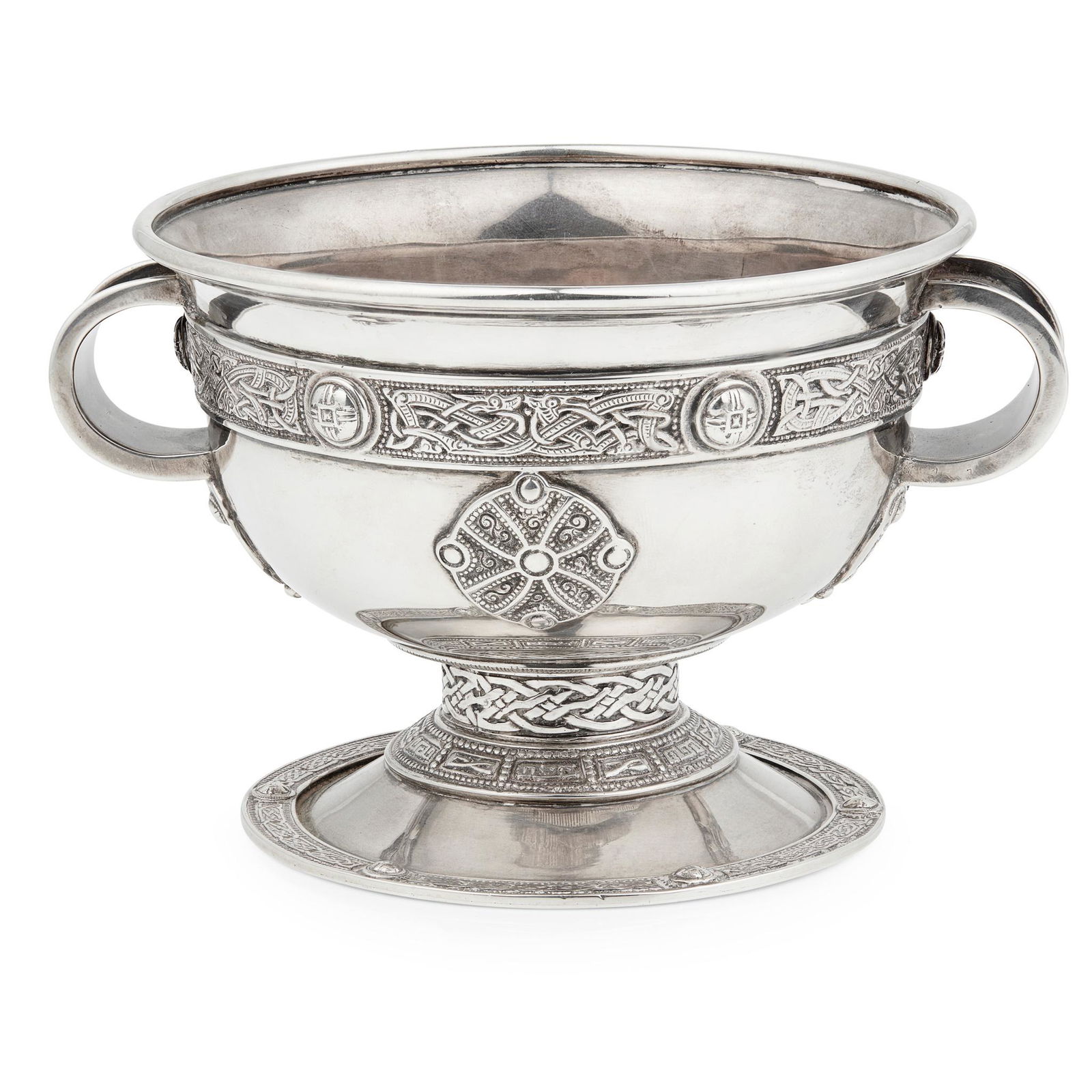 A LATE VICTORIAN CELTIC STYLE TWIN HANDLED BOWL GEORGE EDWARD & SONS (OF GLASGOW), LONDON 1900 (1 of 2)