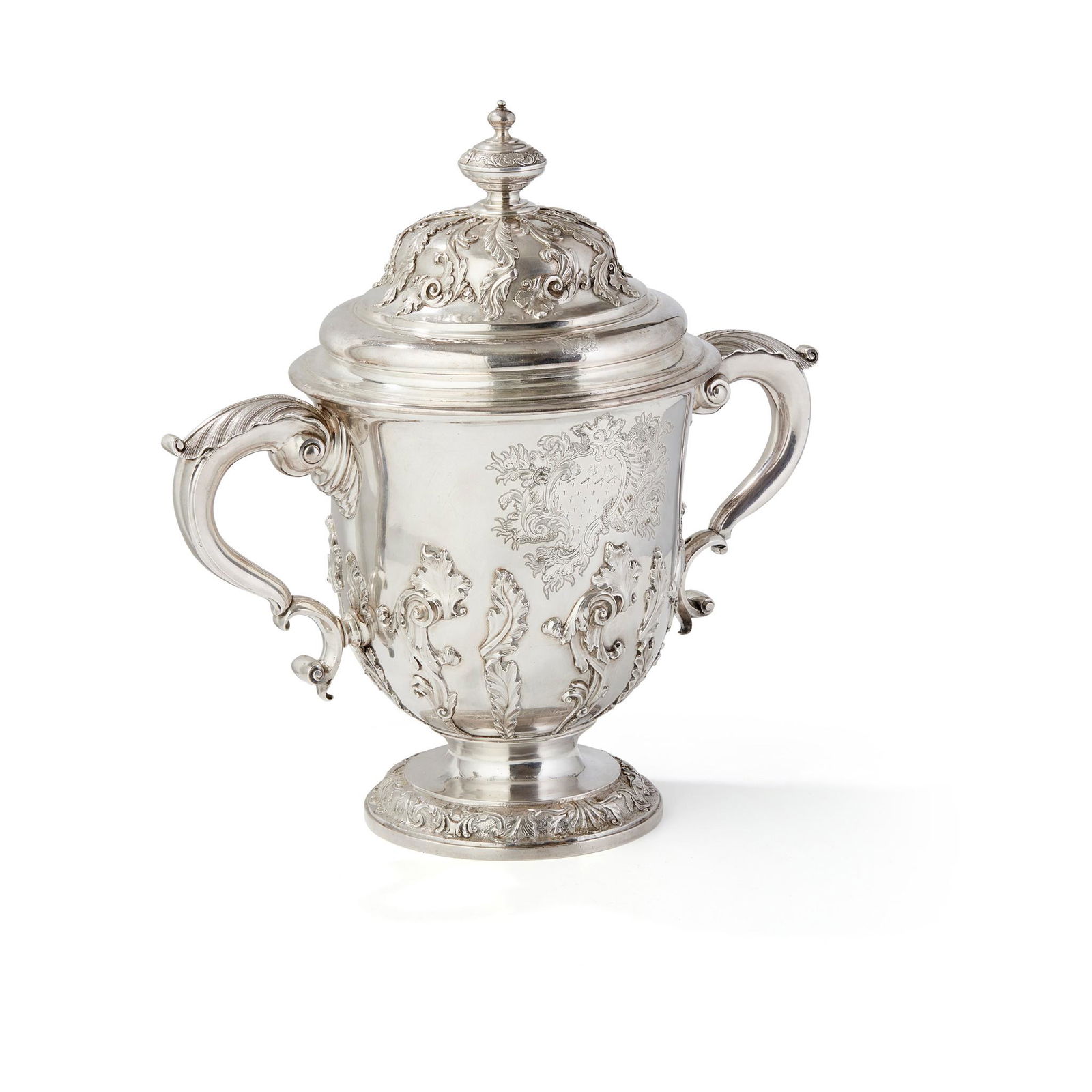 A George I style twin-handled cup and cover (1 of 20)