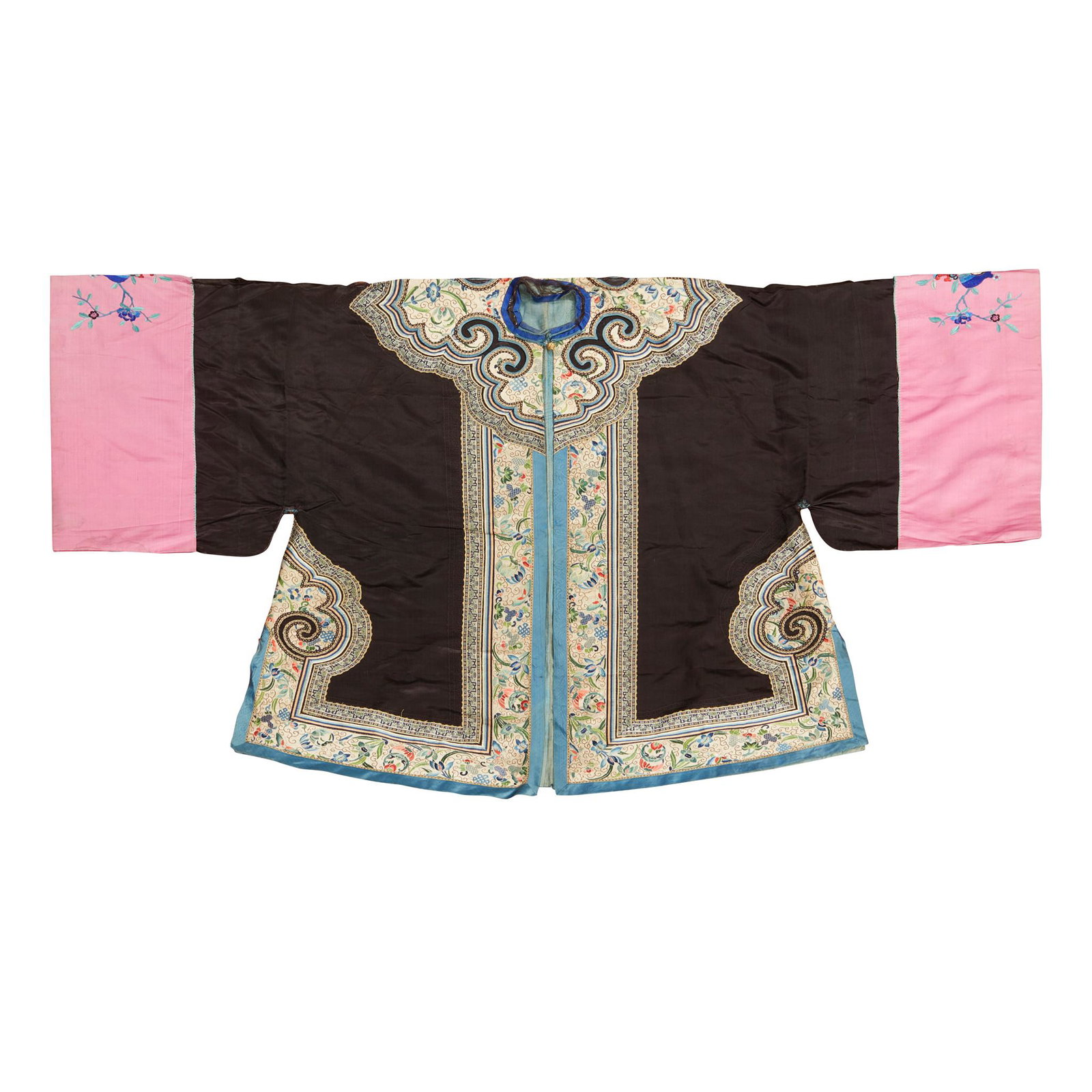 BLACK GROUND SILK EMBROIDERED LADY'S SHORT ROBE LATE QING TO REPUBLIC PERIOD, 19TH-20TH CENTURY: BLACK GROUND SILK EMBROIDERED LADY'S SHORT ROBE LATE QING TO REPUBLIC PERIOD, 19TH-20TH CENTURY 清末民初 墨地刺繡花卉紋對襟