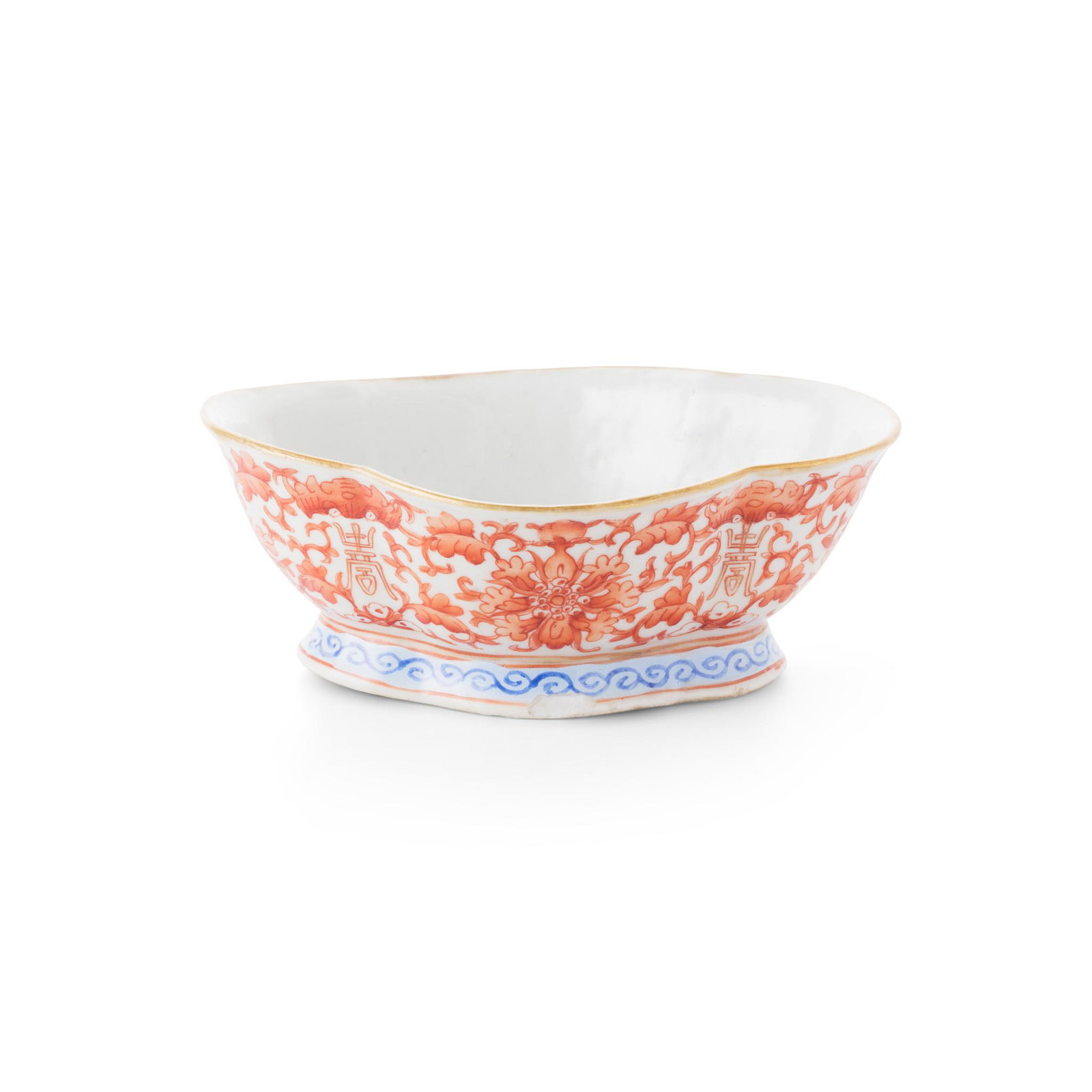 IRON-RED-DECORATED QUATREFOIL BOWL QING DYNASTY, TONGZHI MARK AND OF THE PERIOD: IRON-RED-DECORATED QUATREFOIL BOWL QING DYNASTY, TONGZHI MARK AND OF THE PERIOD 清同治款及年代 礬紅彩福壽纏枝蓮