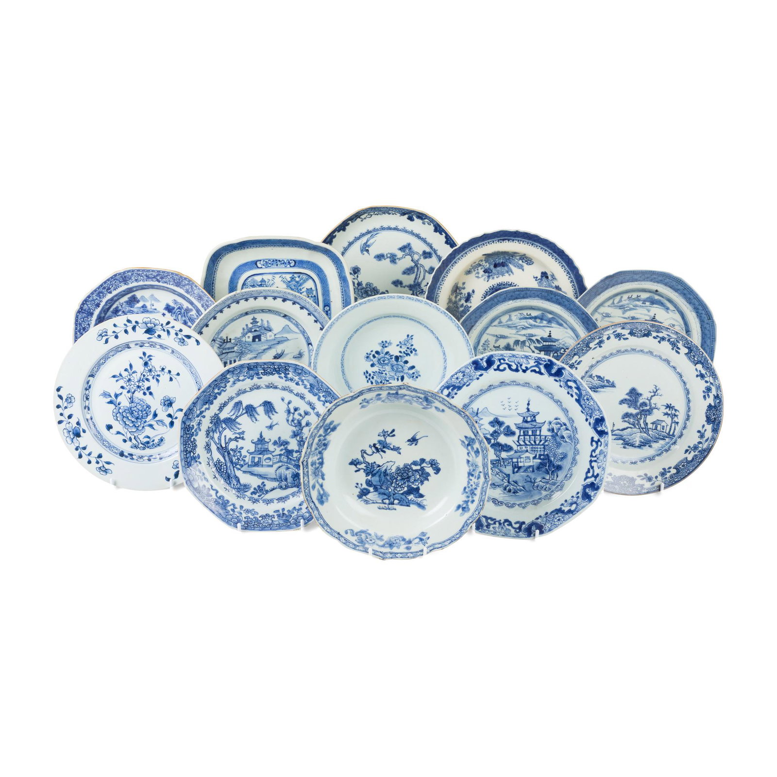 [A PRIVATE SCOTTISH COLLECTION] GROUP OF THIRTEEN EXPORT BLUE AND WHITE PLATES QING DYNASTY, 18TH: [A PRIVATE SCOTTISH COLLECTION] GROUP OF THIRTEEN EXPORT BLUE AND WHITE PLATES QING DYNASTY, 18TH CENTURY 清 各色外銷青花花卉山水Þ