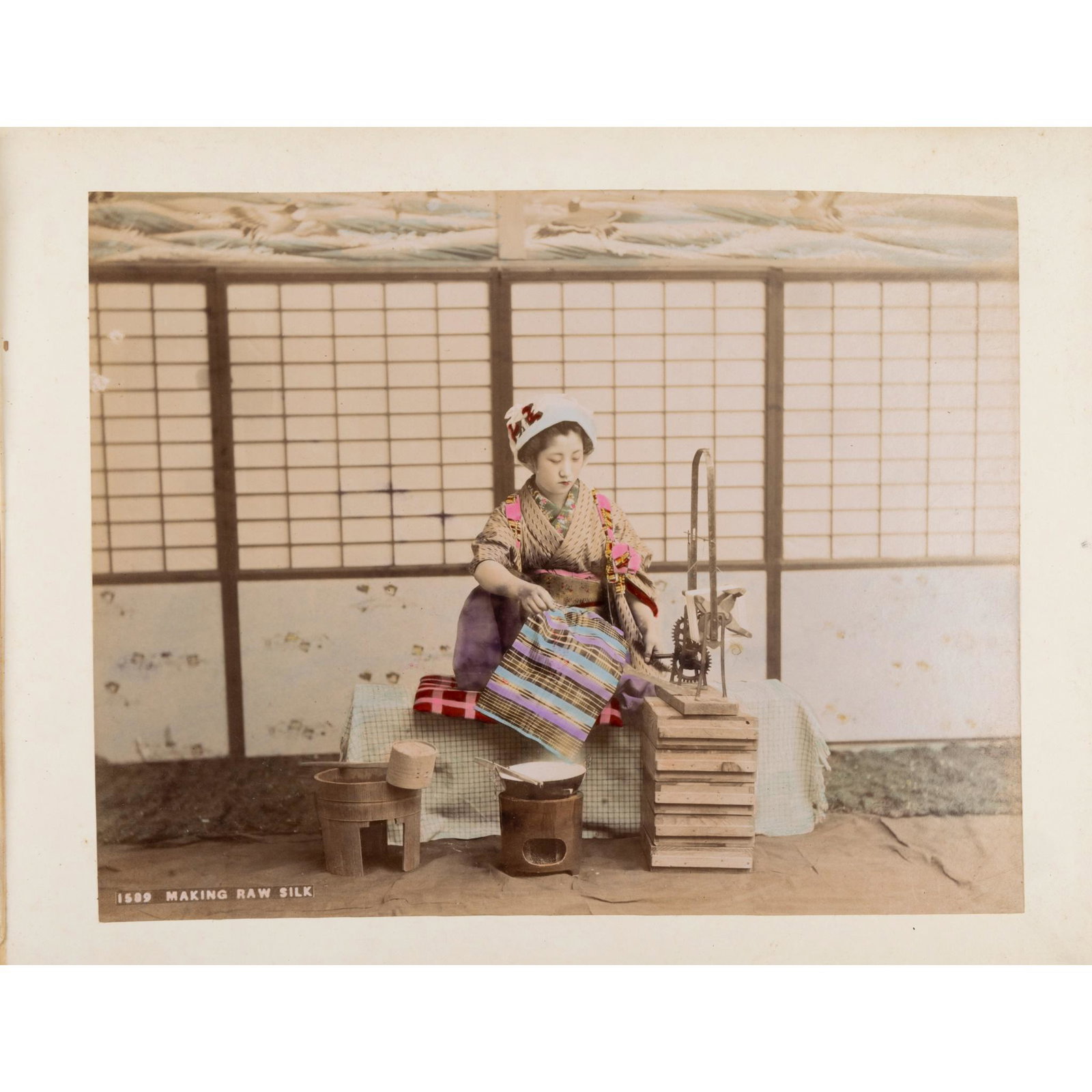 JAPAN- PHOTOGRAPHY ALBUM OF LANDSCAPES, STREET SCENES, VIEWS, AND PORTRAITS, MEIJI PERIOD: JAPAN- PHOTOGRAPHY ALBUM OF LANDSCAPES, STREET SCENES, VIEWS, AND PORTRAITS, MEIJI PERIOD 明治 日本手工上色蛋白印相 相