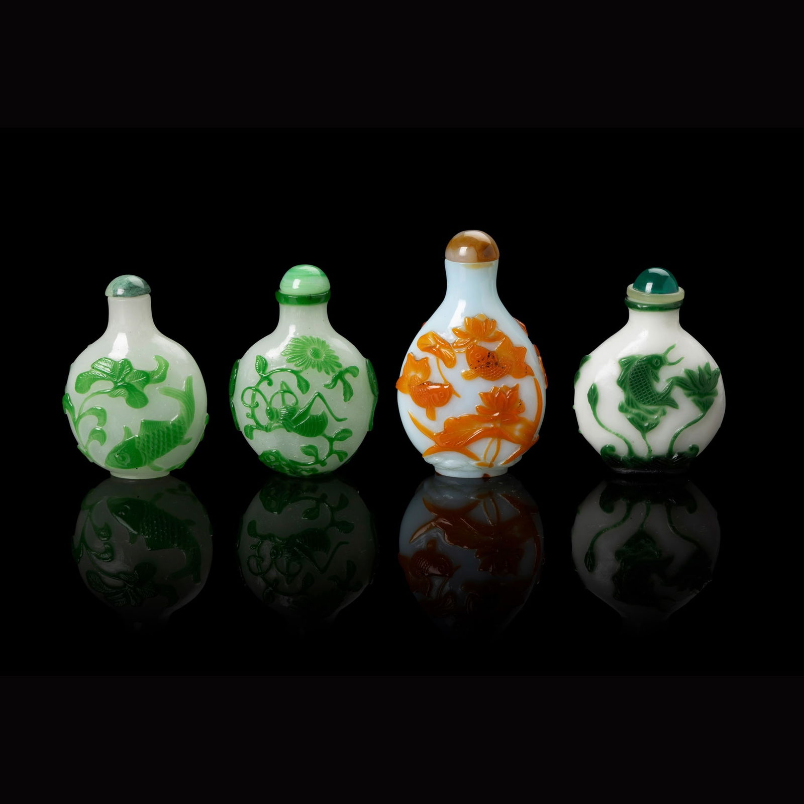 GROUP OF FOUR GLASS SNUFF BOTTLES QING DYNASTY, 19TH CENTURY (1 of 6)