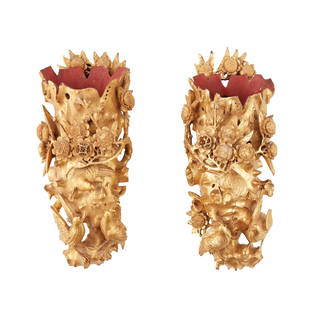 PAIR OF GILTWOOD WALL BRACKETS: PAIR OF GILTWOOD WALL BRACKETS 19TH-20TH CENTURY 十九至二十世紀 朱金漆鏤雕花鳥紋壁架（ߌ