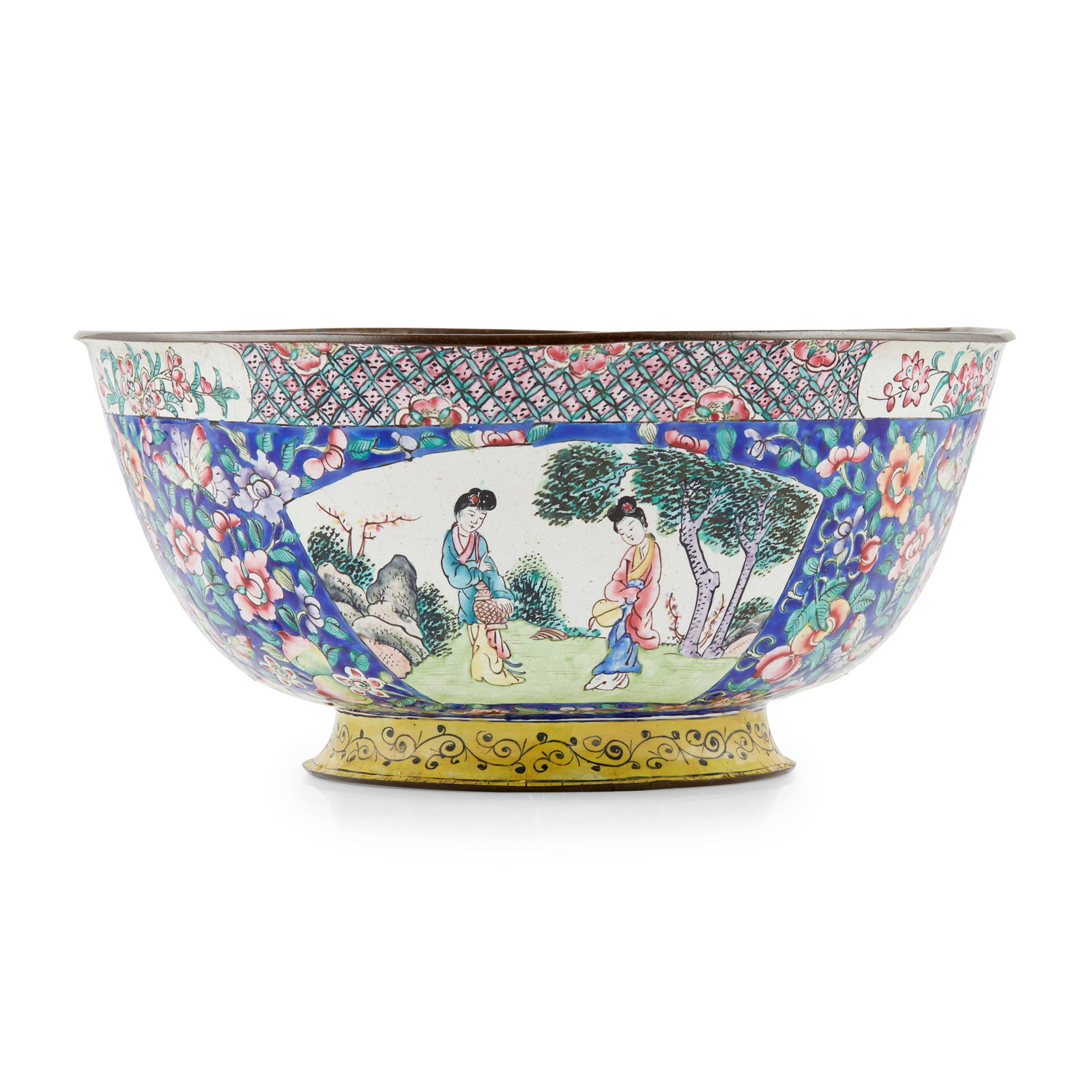 [PRIVATE SCOTTISH COLLECTION, BLAIRGOWRIE] PAINTED ENAMEL BOWL: [PRIVATE SCOTTISH COLLECTION, BLAIRGOWRIE] PAINTED ENAMEL BOWL LATE QING DYNASTY-REPUBLIC PERIOD, 19TH-20TH CENTURY 清末民初 銅胎畫琺瑯人
