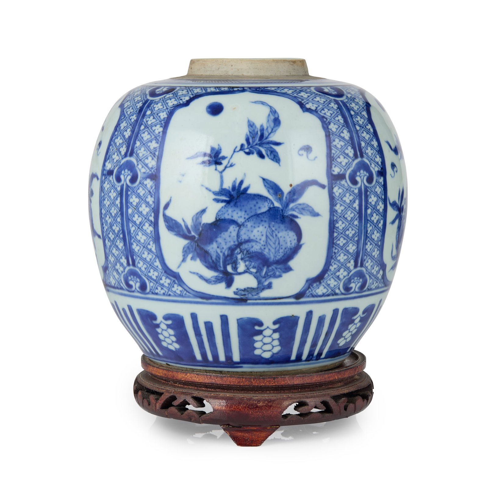 CHINESE BLUE AND WHITE 'SANDUO' GINGER JAR: CHINESE BLUE AND WHITE 'SANDUO' GINGER JAR QING DYNASTY, QIANLONG PERIOD 清乾隆 青花開光三多圖罐 帶木座finely decora