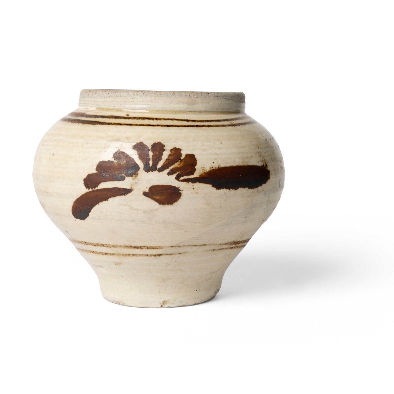 CHINESE CIZOU RUSSET-DECORATED JAR: CHINESE CIZOU RUSSET-DECORATED JAR YUAN DYNASTY 元 磁州褐彩白地小罐well potted with a bulbous body with wide shoulders and straight rim, applied w