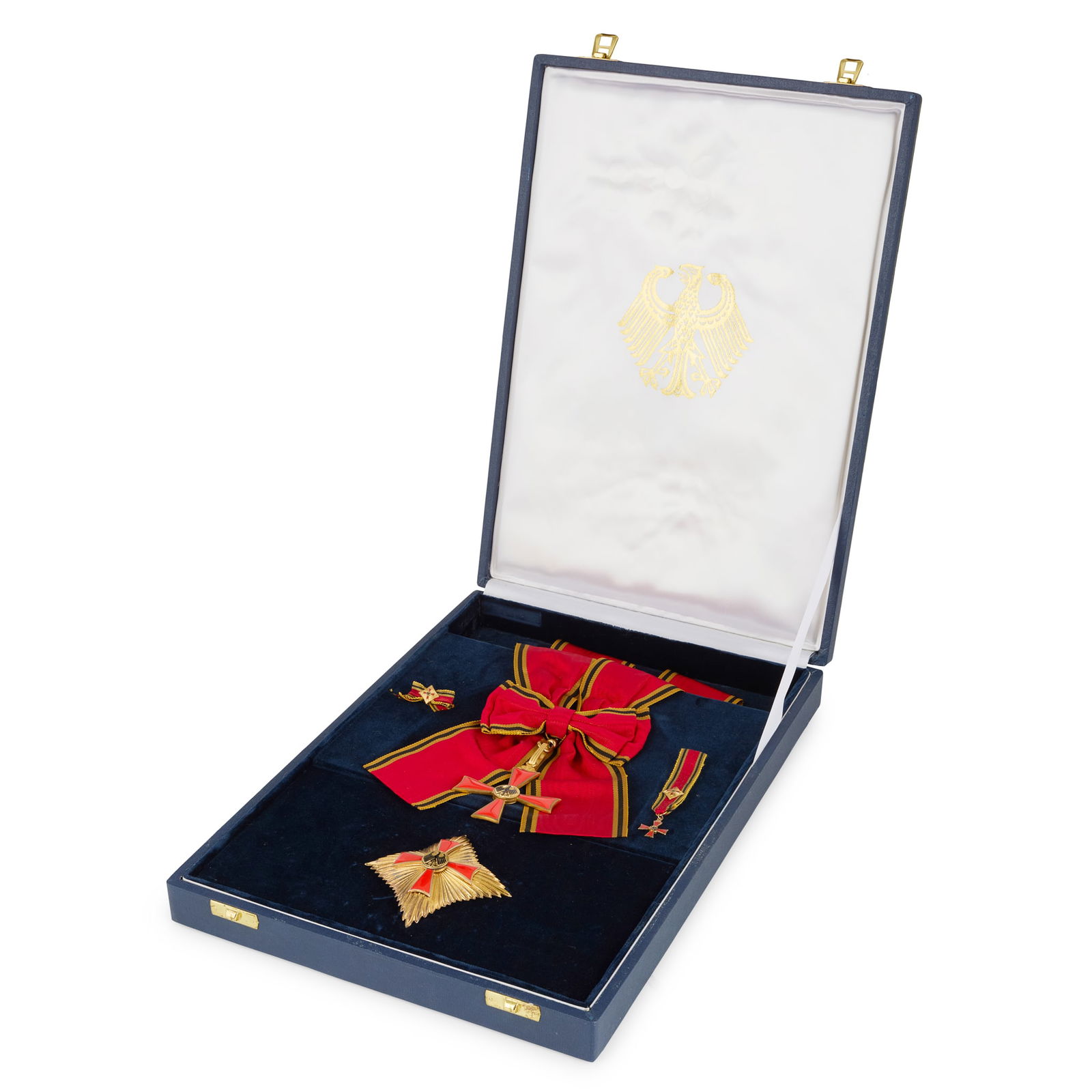GERMANY – A CASED ORDER FEDERAL REPUBLIC OF GERMANY, GREAT CROSS OF MERIT WITH STAR: GERMANY – A CASED ORDER FEDERAL REPUBLIC OF GERMANY, GREAT CROSS OF MERIT WITH STAR SILVER GILT AND ENAMEL, MARKED 800 comprising breast star, pendant and miniature Property from the Earls
