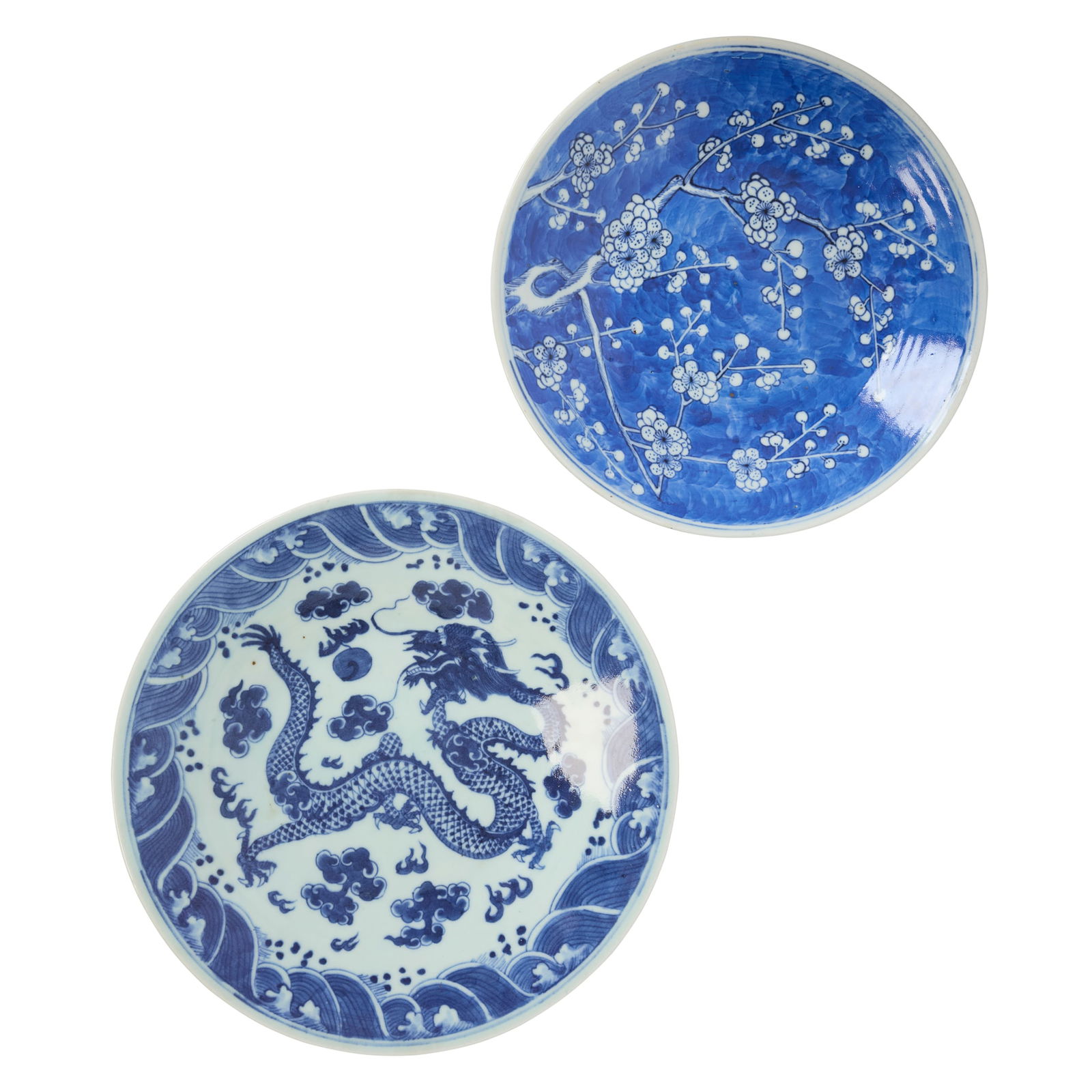 [COLLECTION OF PROF. J. GILBERT & CORA MCALLISTER] TWO CHINESE BLUE AND WHITE PLATES (1 of 3)