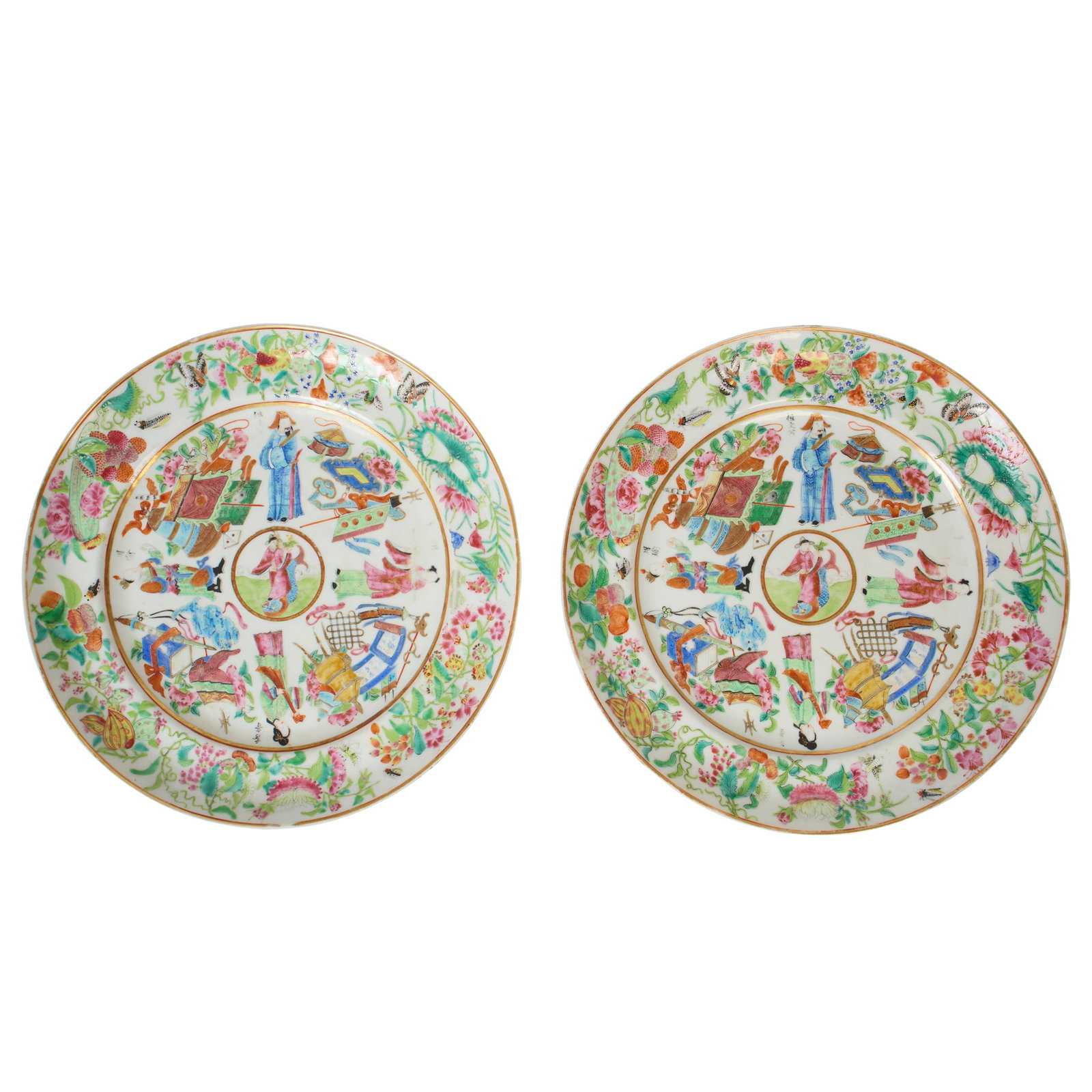 PAIR OF CHINESE CANTON FAMILLE ROSE 'WU SHUANG PU' PLATES: PAIR OF CHINESE CANTON FAMILLE ROSE 'WU SHUANG PU' PLATES QING DYNASTY, 19TH CENTURY 清 廣彩無雙譜花蝶紋盤（一對）ea