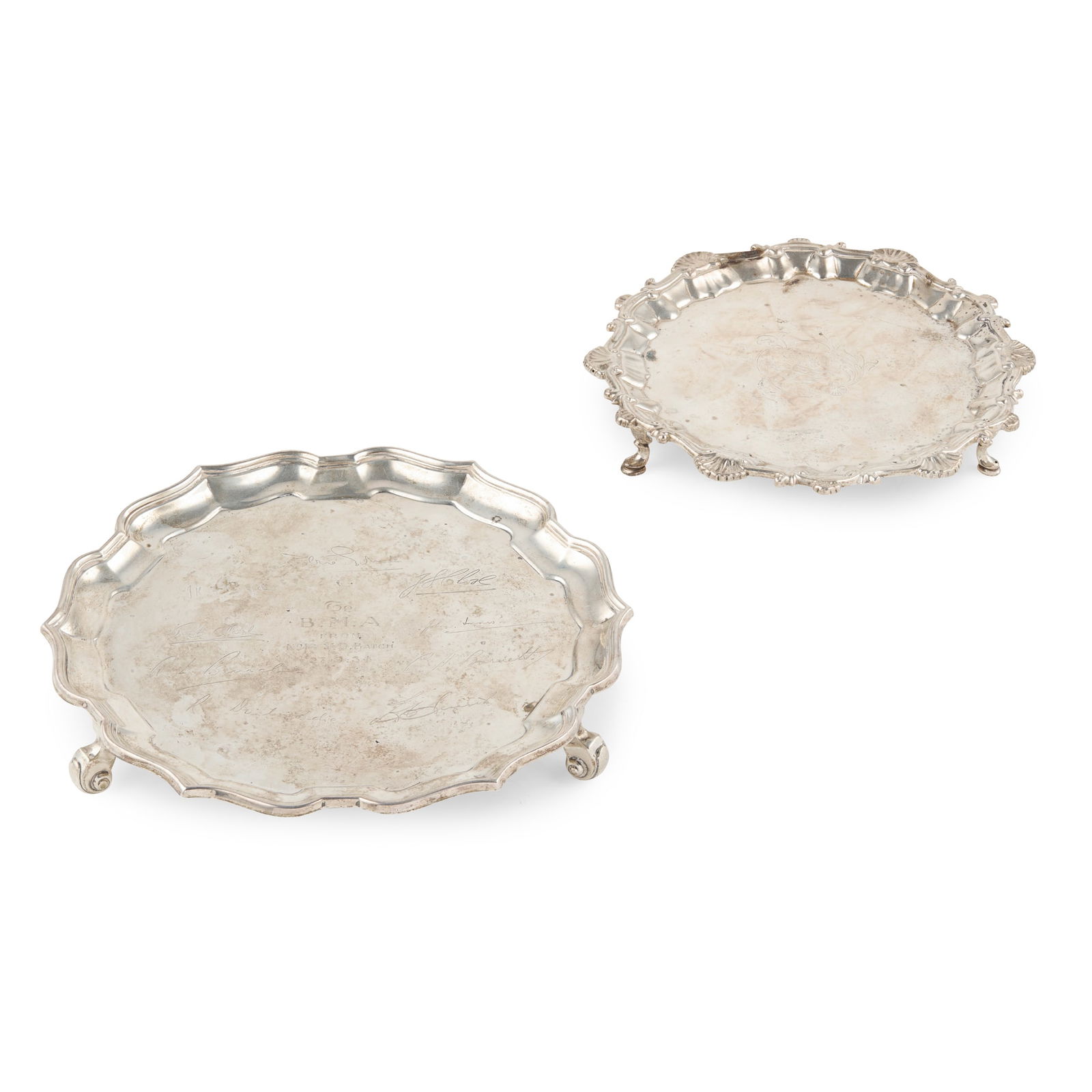 A GEORGE III CARD TRAY: A GEORGE III CARD TRAY RICHARD PALMER, LONDON 1762 Of moulded circular outline with cast shell and scroll border, the dish engraved with crest in a scroll cartouche, raised on three hoof feet; togethe