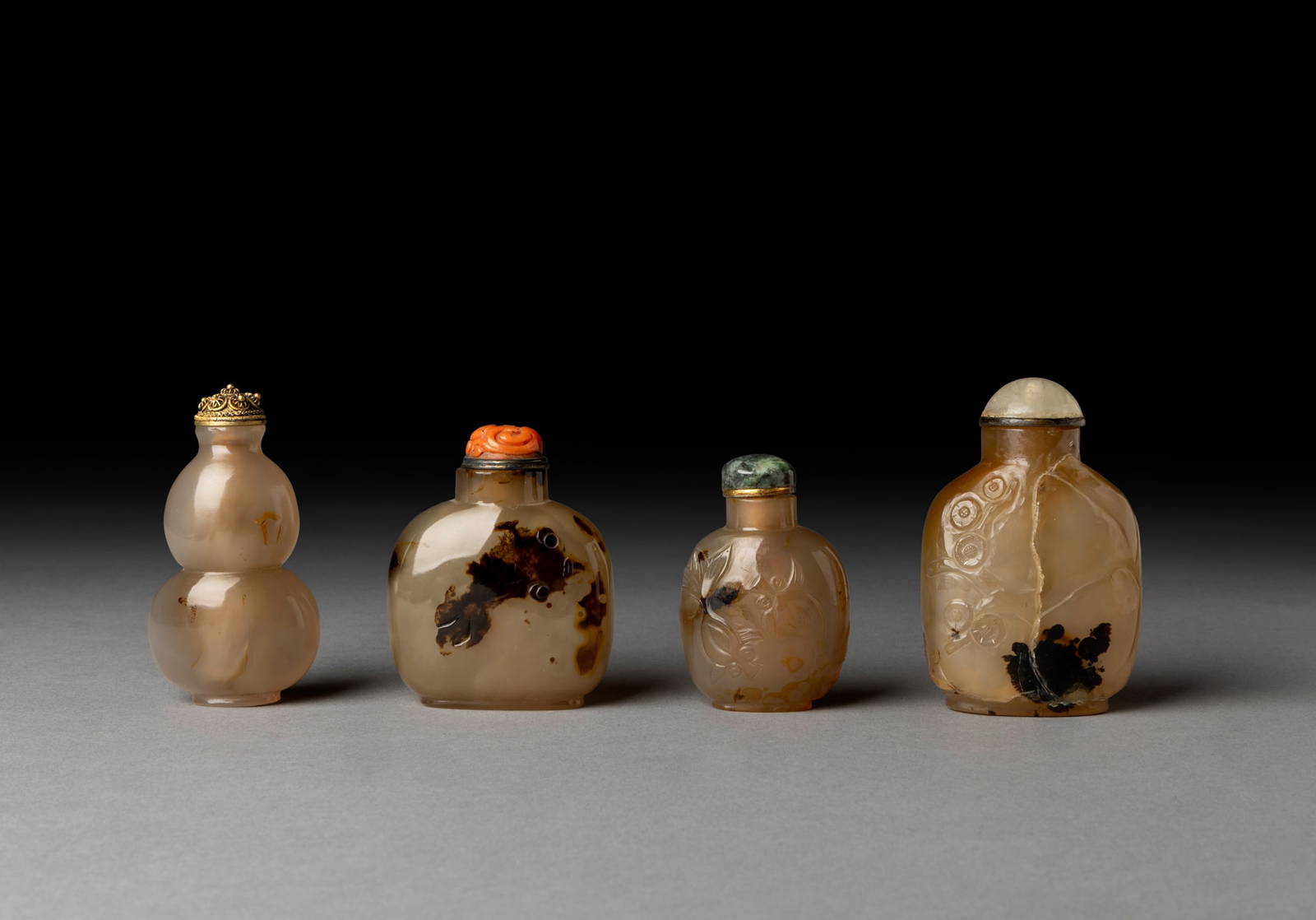 [COLLECTION OF PROF. J. GILBERT & CORA MCALLISTER] GROUP OF FOUR CHINESE AGATE SNUFF BOTTLES