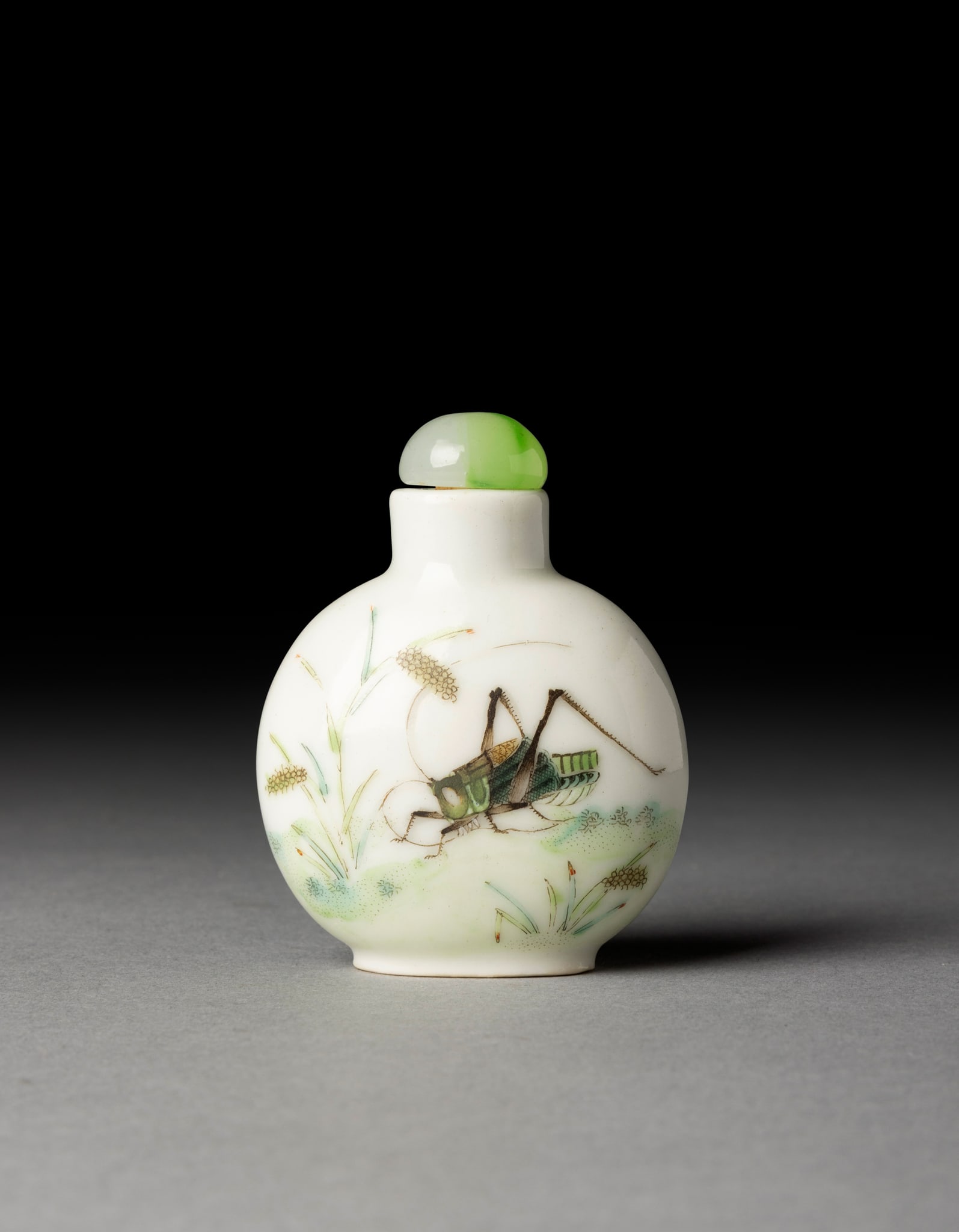 [COLLECTION OF PROF. J. GILBERT & CORA MCALLISTER] CHINESE ENAMELLED PORCELAIN 'GRASSHOPPER' SNUFF