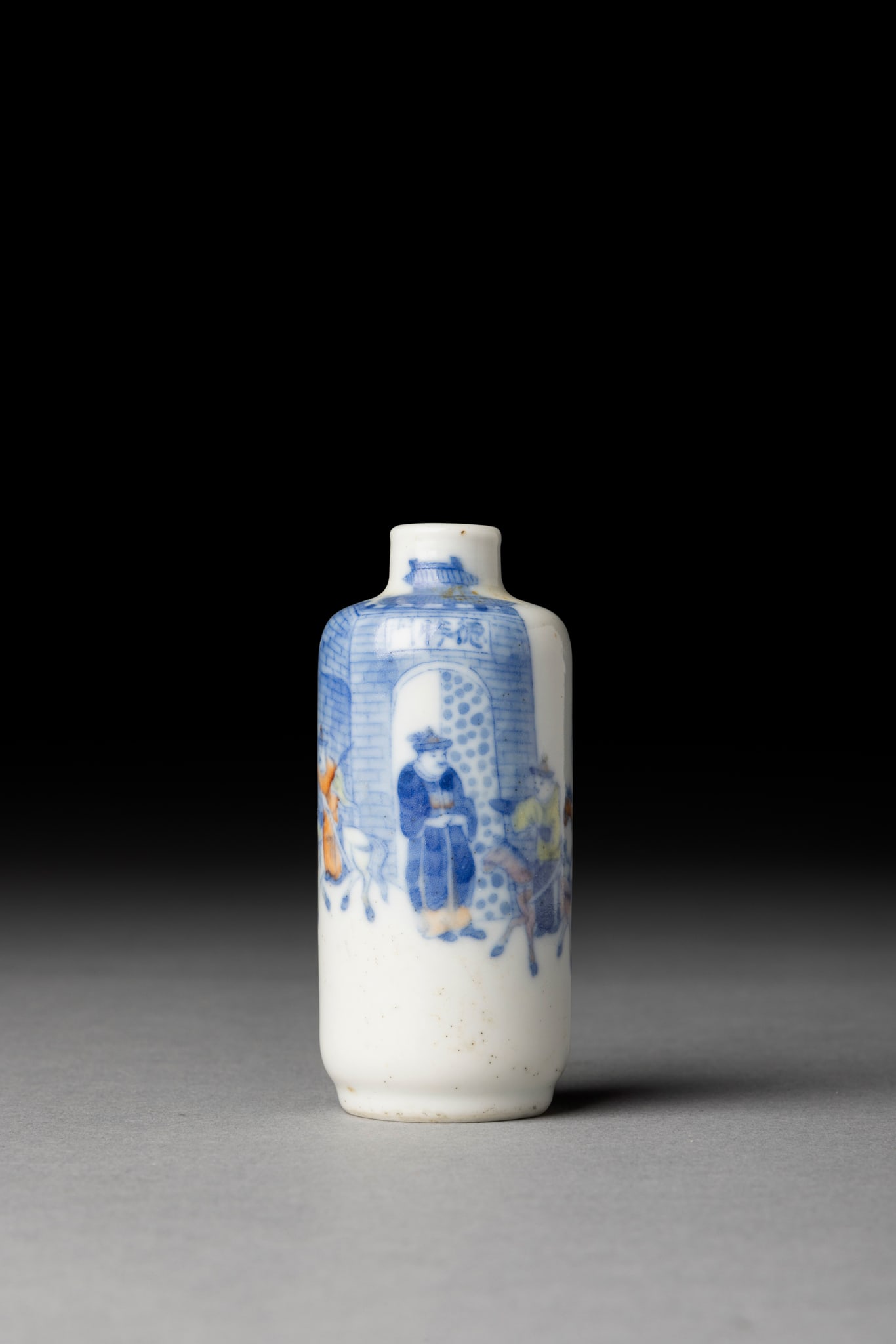 [COLLECTION OF PROF. J. GILBERT & CORA MCALLISTER] CHINESE DOUCAI 'TRIUMPHANT VICTORY' SNUFF BOTTLE