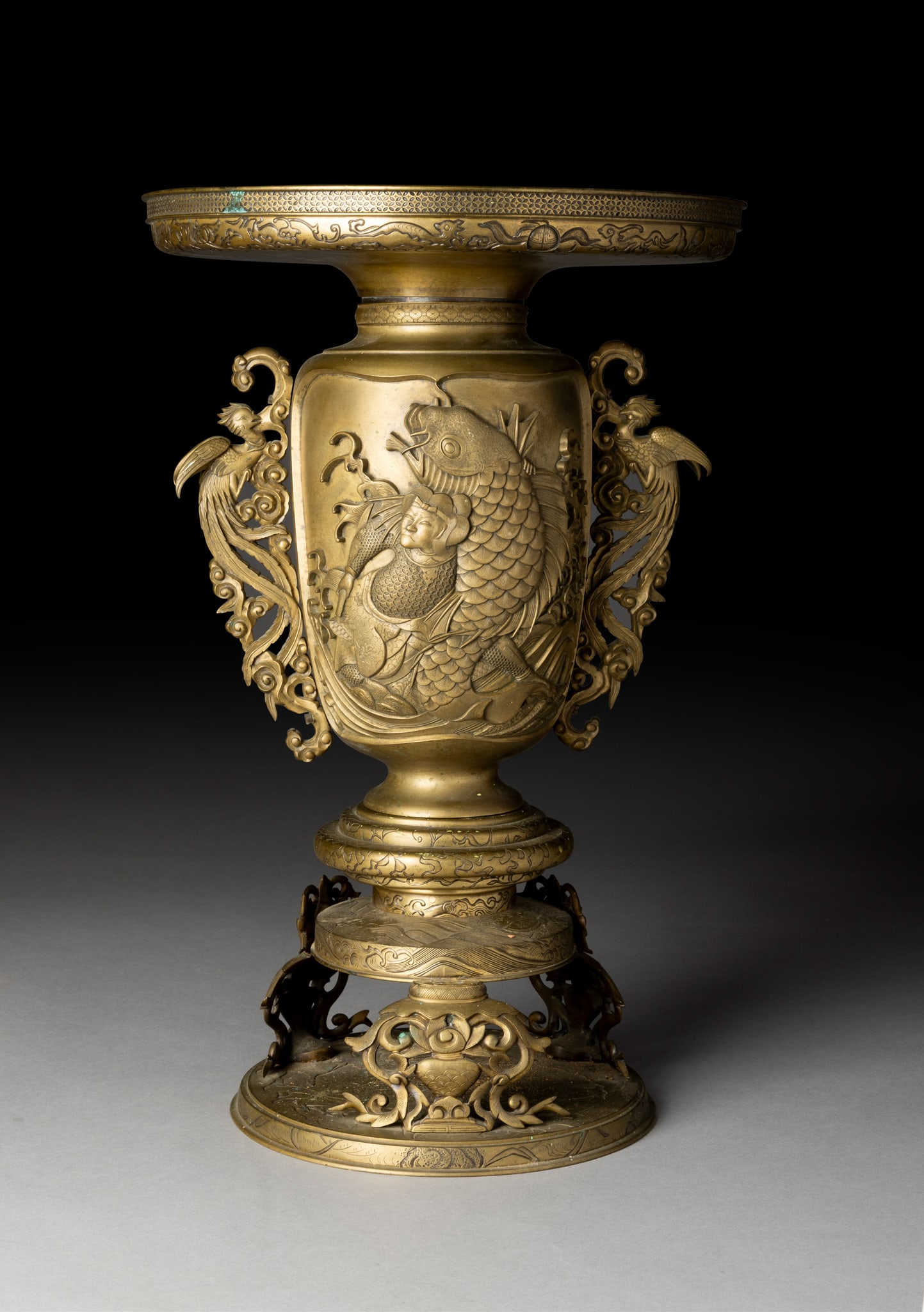 [COLLECTION OF PROF. J. GILBERT & CORA MCALLISTER] LARGE JAPANESE BRONZE USUBATA VASE: [COLLECTION OF PROF. J. GILBERT & CORA MCALLISTER] LARGE JAPANESE BRONZE USUBATA VASE MEIJI PERIOD 明治 銅鑄鳳耳大花瓶supported on a stepped pedes