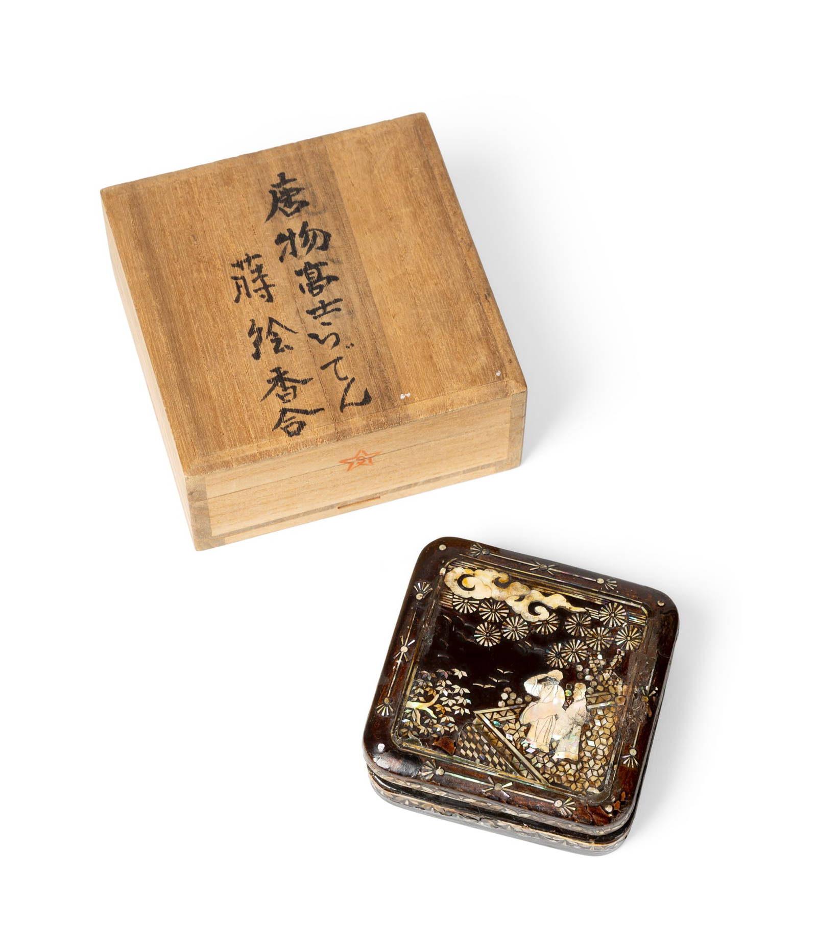 CHINESE MOTHER-OF-PEARL INLAID LACQUER 'FIGURAL' SQUARE INCENSE BOX WITH COVER