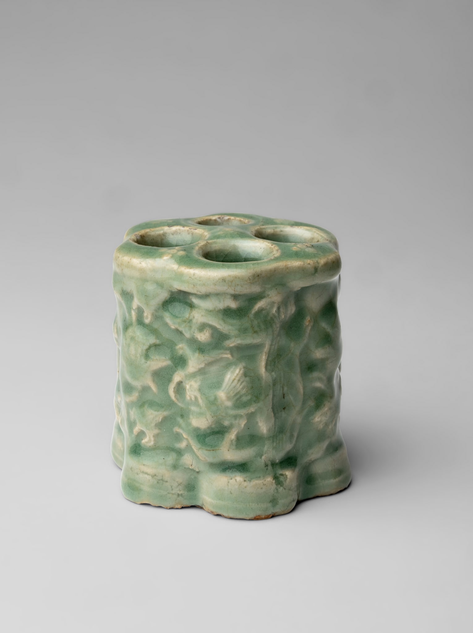 RARE CHINESE MOULDED LONGQUAN CELADON-GALZED 'DRAGON' BRUSH HOLDER