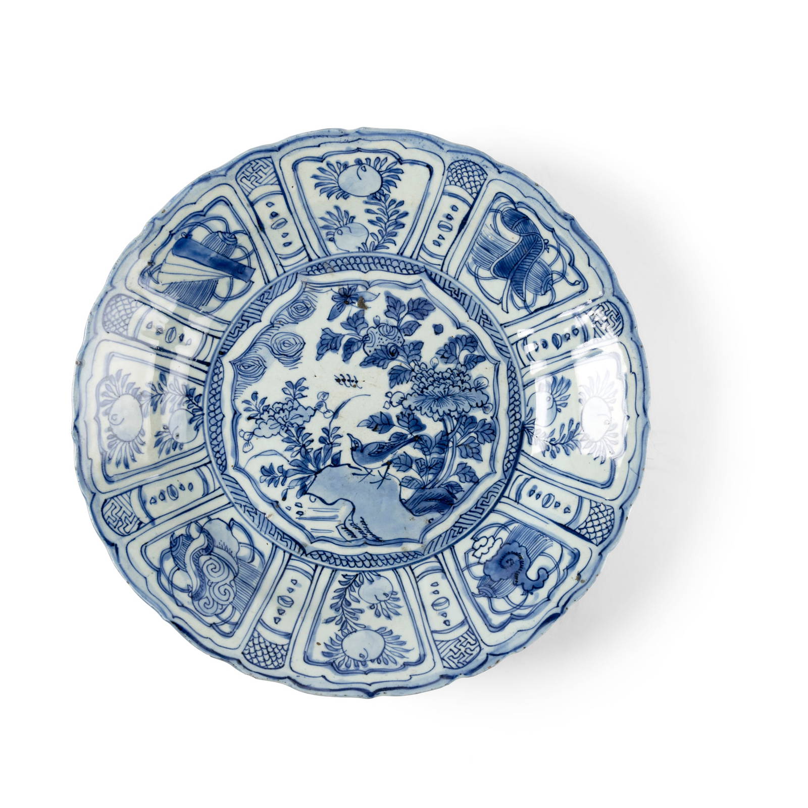 [PRIVATE SCOTTISH COLLECTION] CHINESE BLUE AND WHITE 'KRAAK' CHARGER