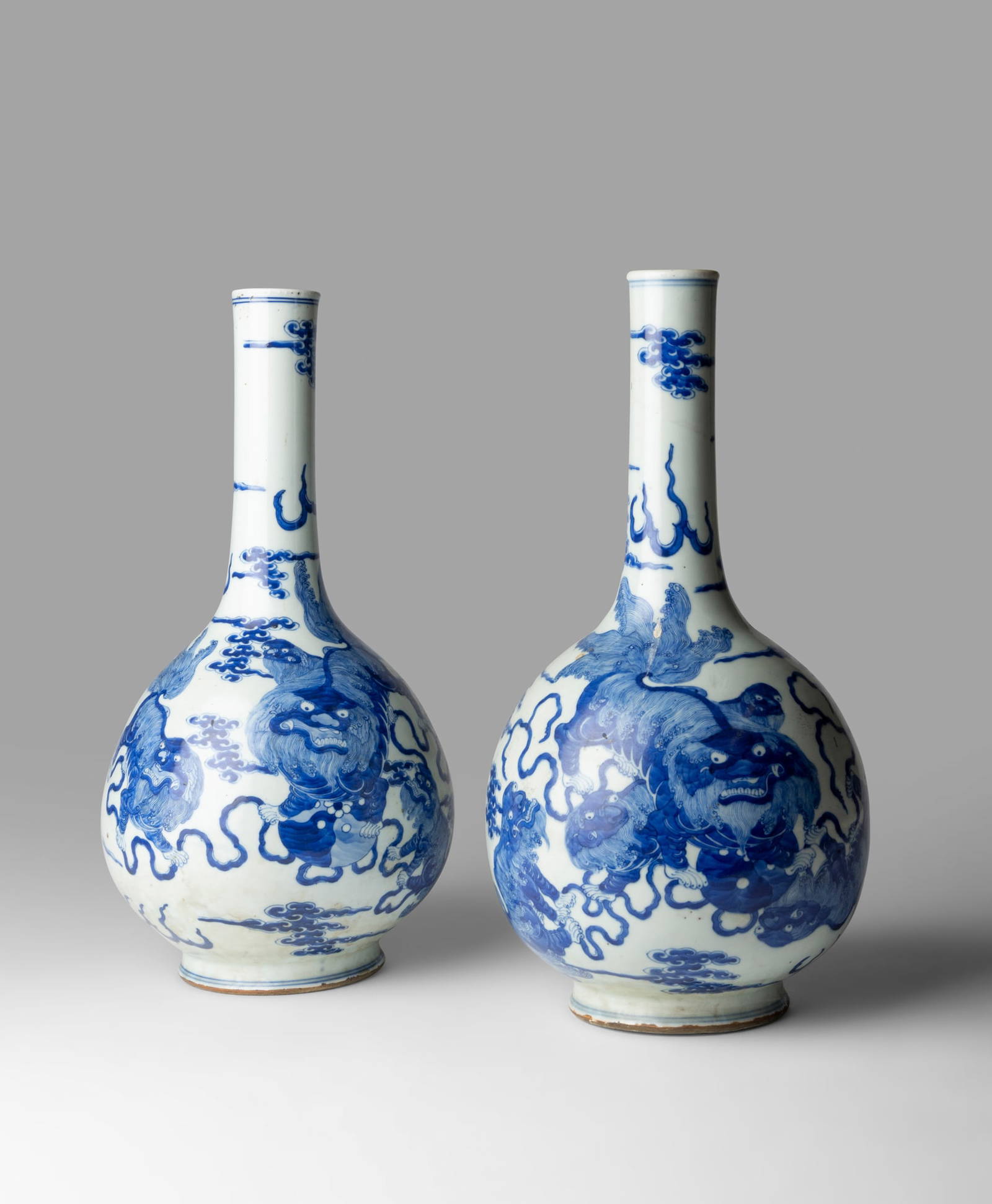[PRIVATE SCOTTISH COLLECTION] PAIR OF LARGE CHINESE BLUE AND WHITE 'BUDDHIST LION' BOTTLE VASES