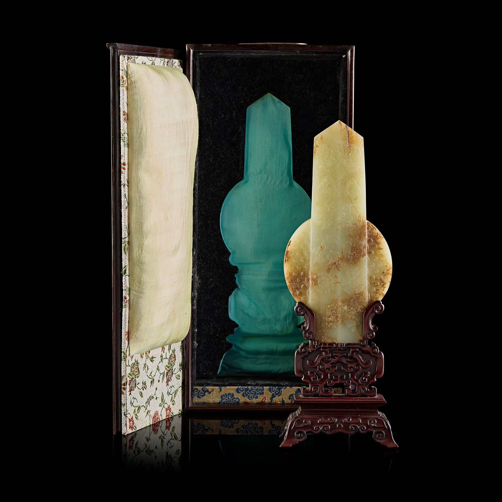 [COLLECTION FROM HOMER LING] CHINESE CELADON JADE TABLET, GUIBI: [COLLECTION FROM HOMER LING] CHINESE CELADON JADE TABLET, GUIBI 20TH CENTURY 二十世紀 青白玉雕十二章紋圭璧