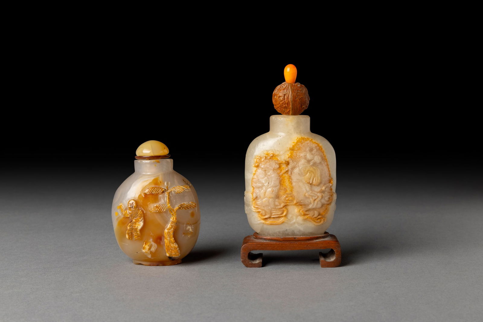 [COLLECTION OF PROF. J. GILBERT & CORA MCALLISTER] TWO CHINESE CHALCEDONY AGATE SNUFF BOTTLES (1 of 6)