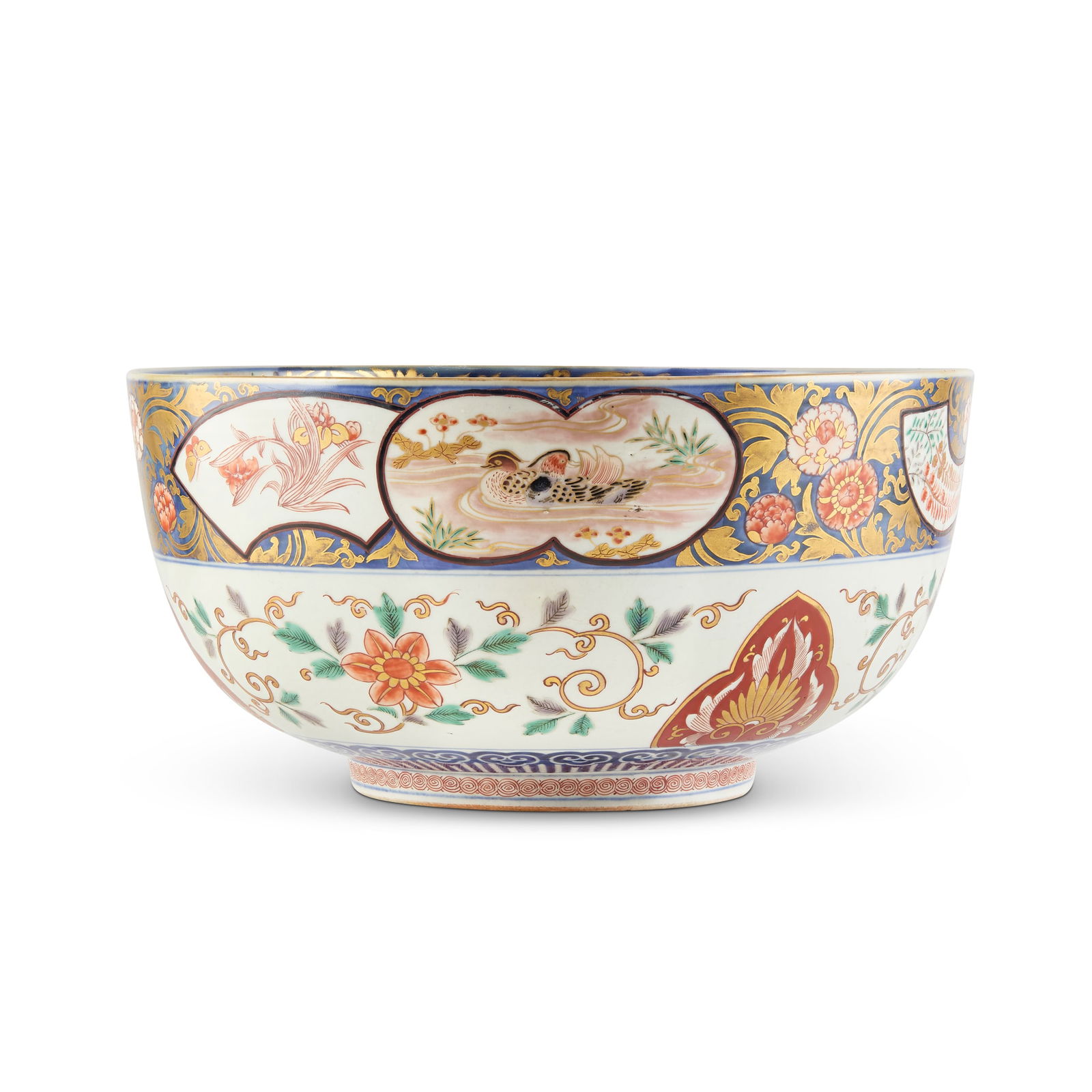 JAPANESE IMARI PUNCH BOWL: JAPANESE IMARI PUNCH BOWL MEIJI PERIOD 明治 伊萬里燒花鳥圖大碗painted in the centre with two hawks and one with a bird perching in flo