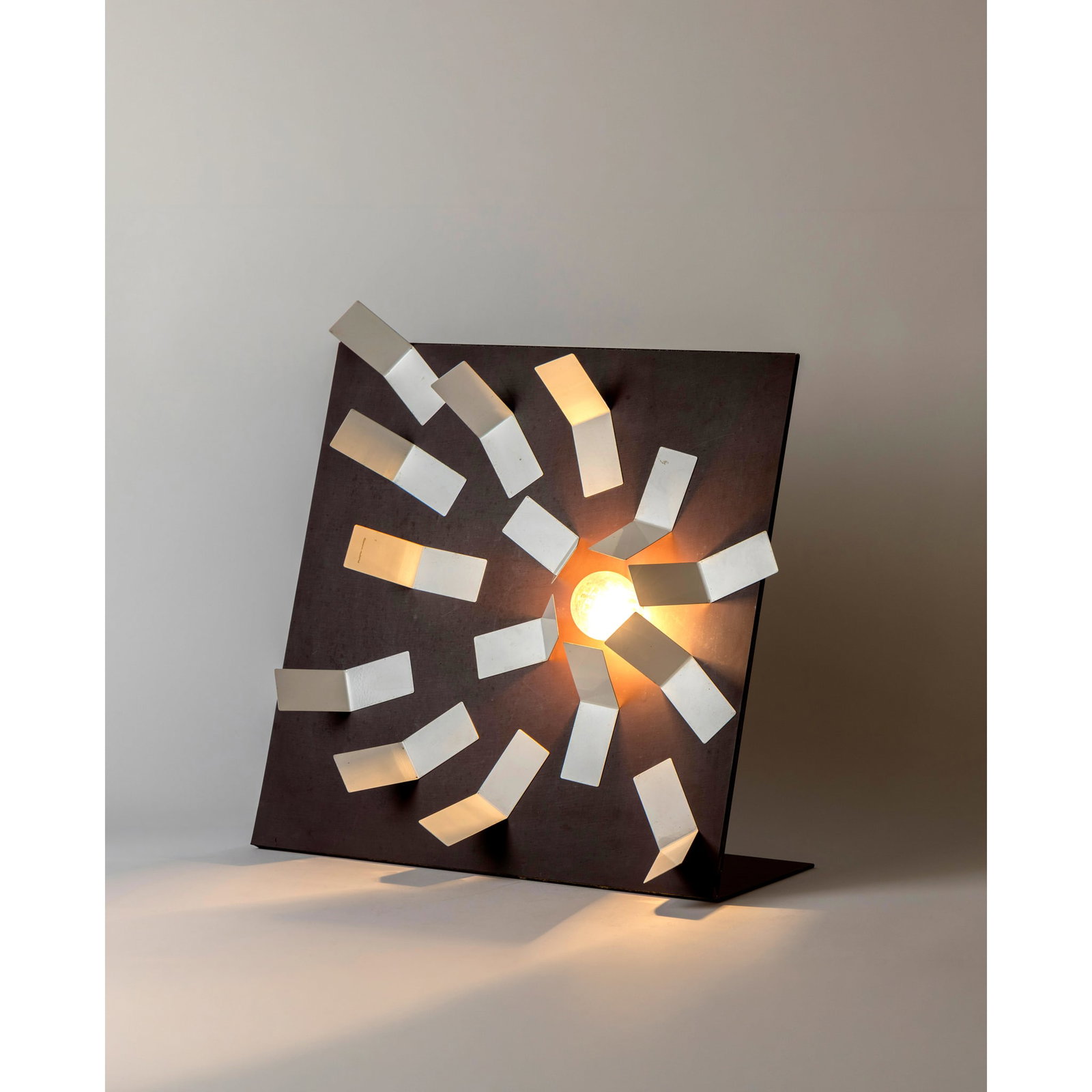 GIANNI VILLA (ITALIAN 20TH CENTURY) FOR VALENTI: GIANNI VILLA (ITALIAN 20TH CENTURY) FOR VALENTI 'KALAMO' LIGHT, DESIGNED 1972 magnetic angled white metal elements, reconfigurable, metal frame with reflective lacquered metal plates that can be freel