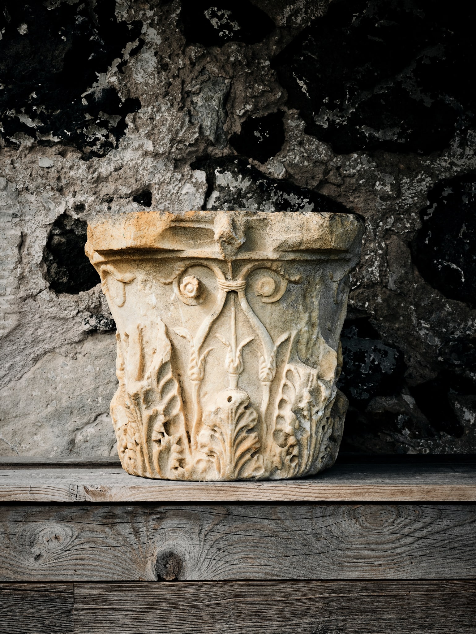 ROMAN CORINTHIAN COLUMN CAPITAL: ROMAN CORINTHIAN COLUMN CAPITAL WESTERN EUROPE, 1ST - 2ND CENTURY A.D. carved marble, with dual tiers of acanthus leaves, floral ornaments and scrolling vines above 32.6cm tall Sotheby's, New York, Ma