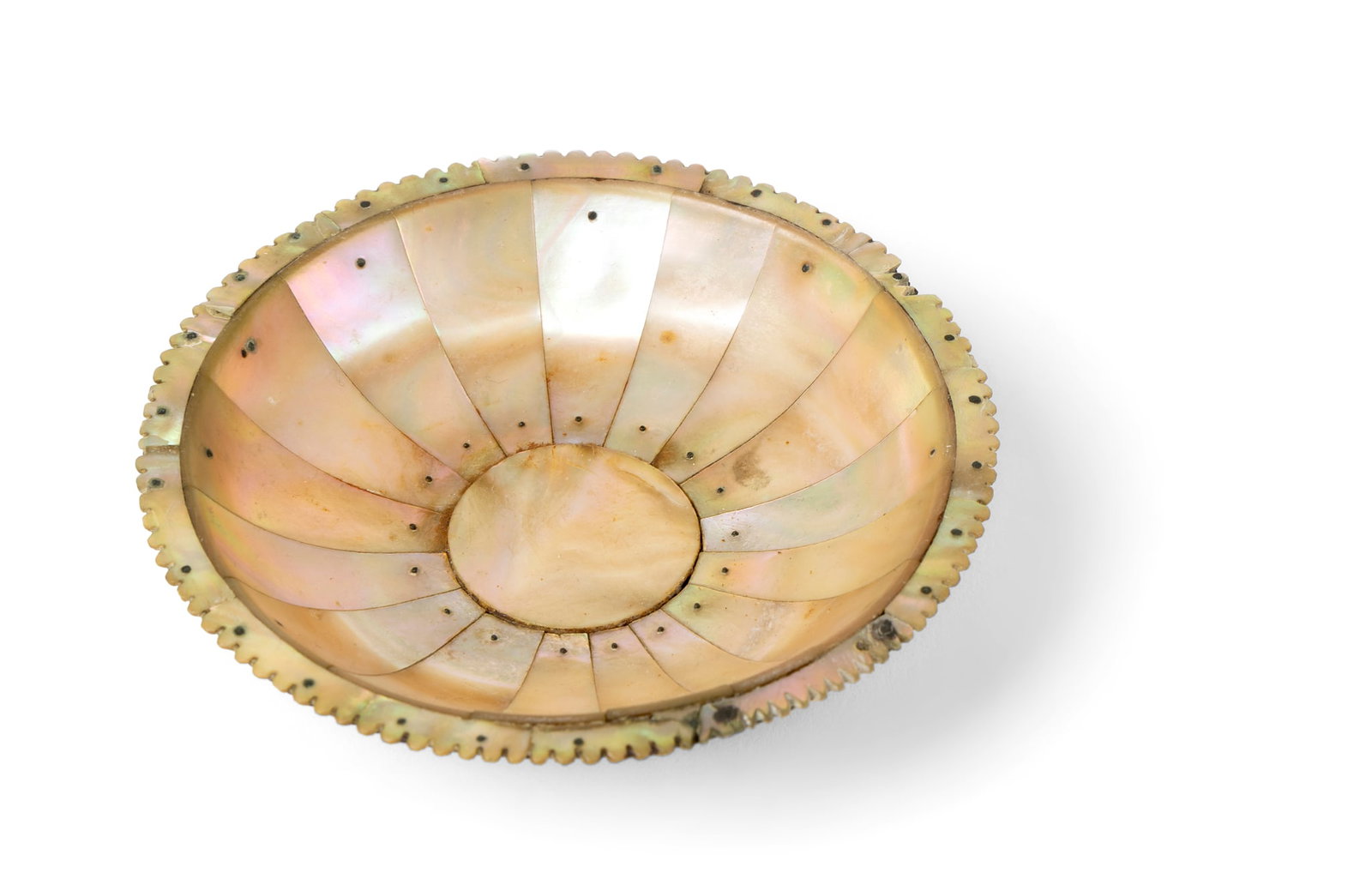 A MINIATURE INDO-PORTUGUESE MOTHER-OF-PEARL DISH (1 of 3)