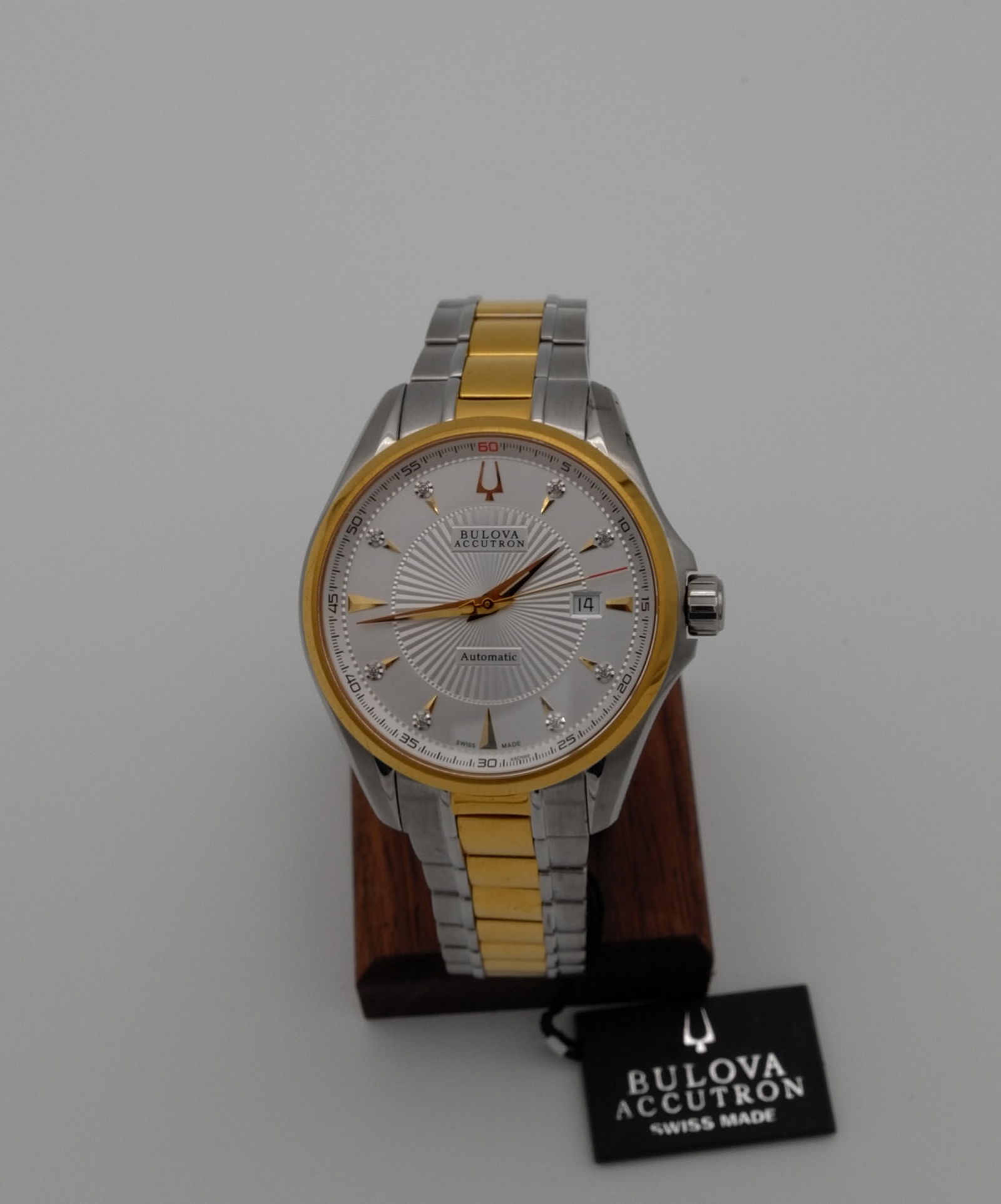 BULOVA ACCUTRON AUTOMATIC SWISS WITH DIMOND FACE (1 of 5)
